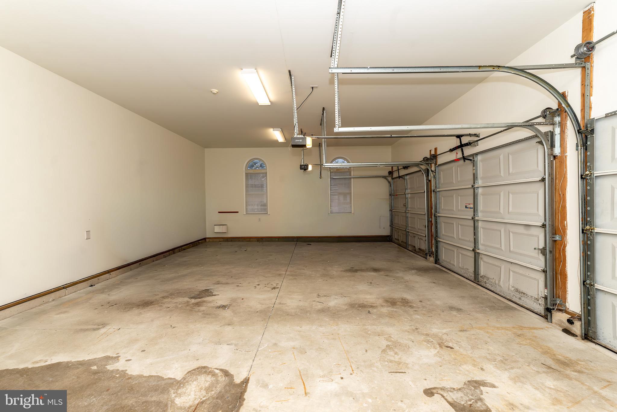 WHISPERING WOODS - Residential