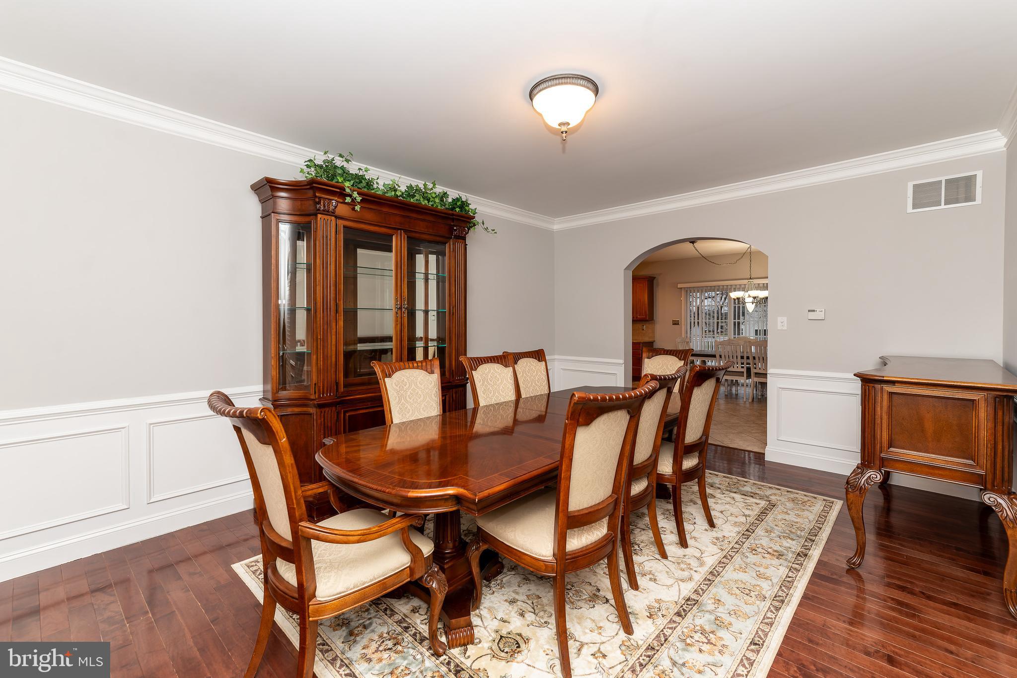 WHISPERING WOODS - Residential