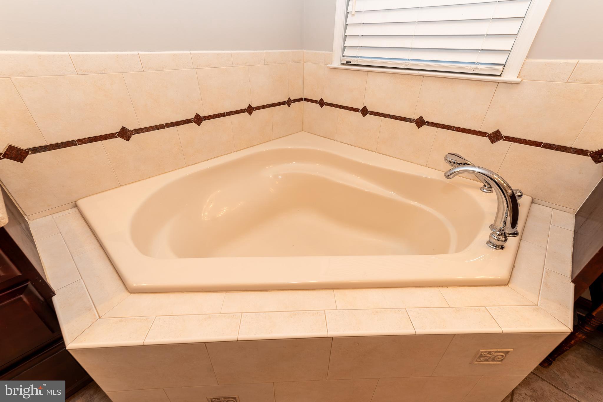 WHISPERING WOODS - Residential