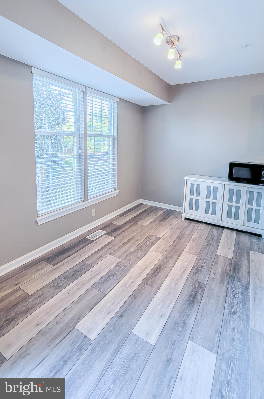 WATERSIDE - Residential