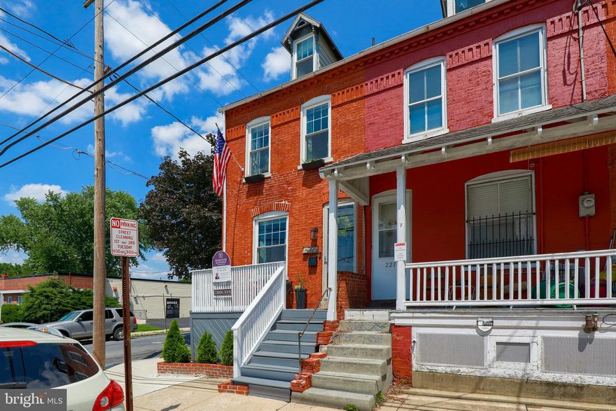 Fantastic Lancaster City home set on a corner lot that is close to Horse Inn and only a short distance from Central Market and Down Town Lancaster. This cozy house has wonderful details like custom railings and exposed brick, as well as a recently updated kitchen and flooring. The oversized, custom remodeled bathroom is exceptional. The back deck overlooks the fenced-in rear yard, providing ideal space to entertain and enjoy time outside with privacy.