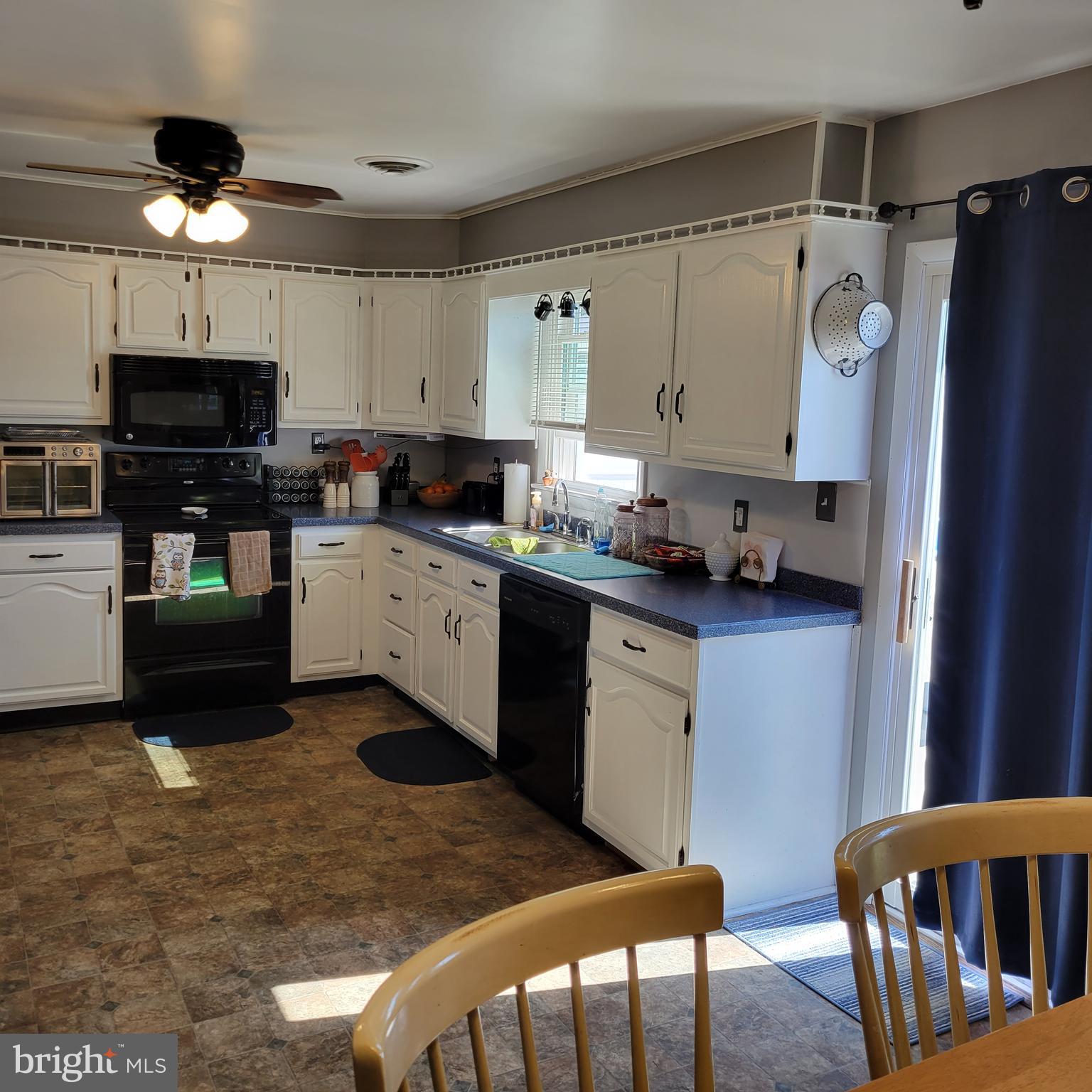 COUNTRY VILLAGE - Residential