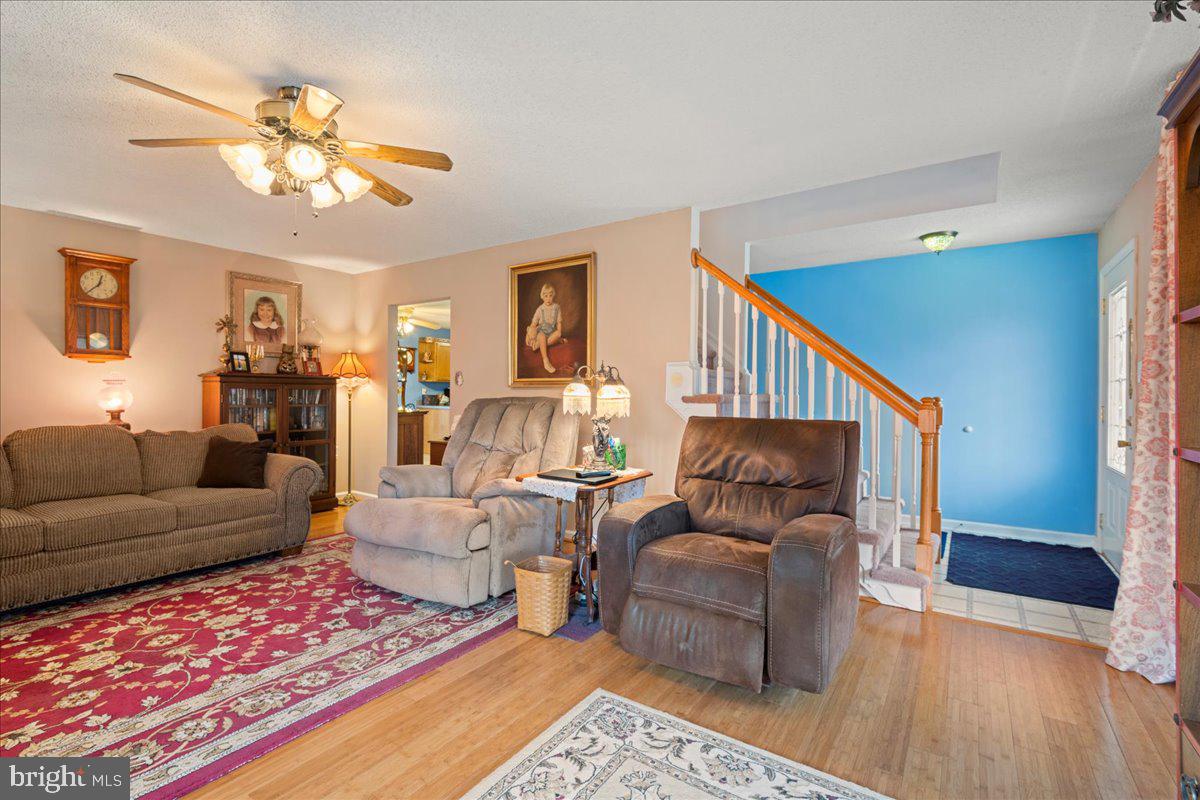 462 CAMELOT BOULEVARD