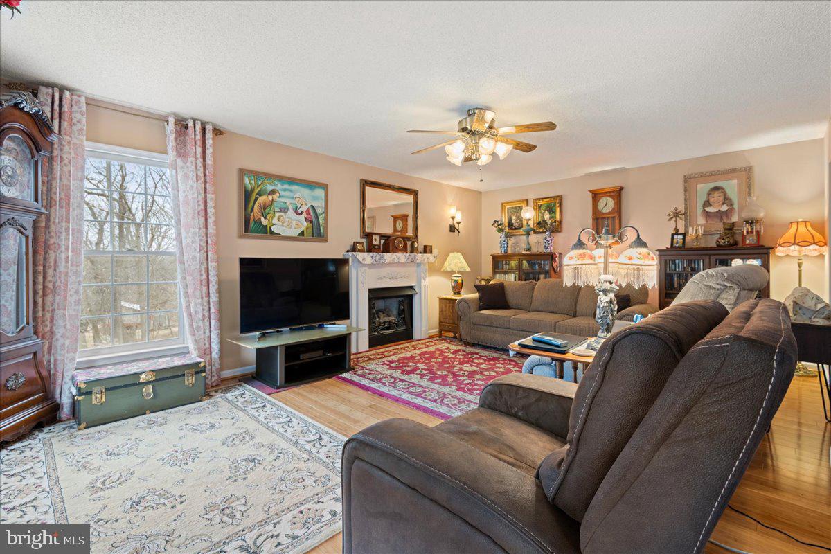 462 CAMELOT BOULEVARD