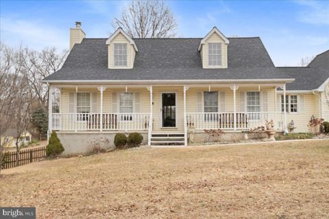 462 CAMELOT BOULEVARD FALLING WATERS WV 25419