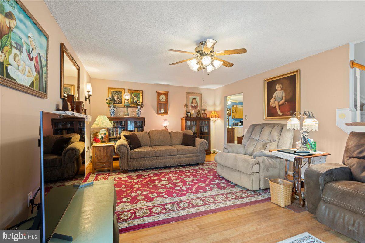 462 CAMELOT BOULEVARD