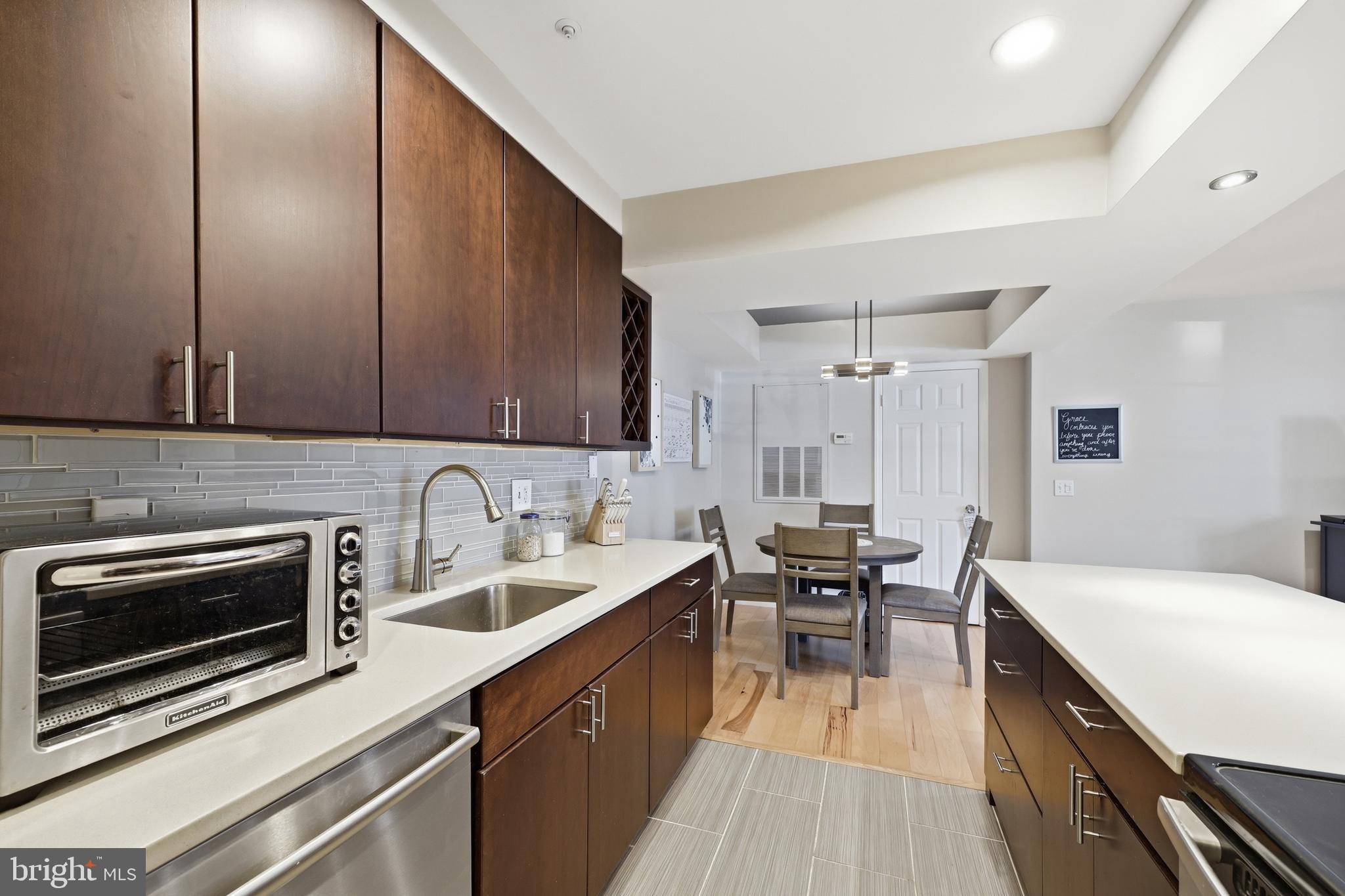 THE GABLES ON TUCKERMAN - Residential