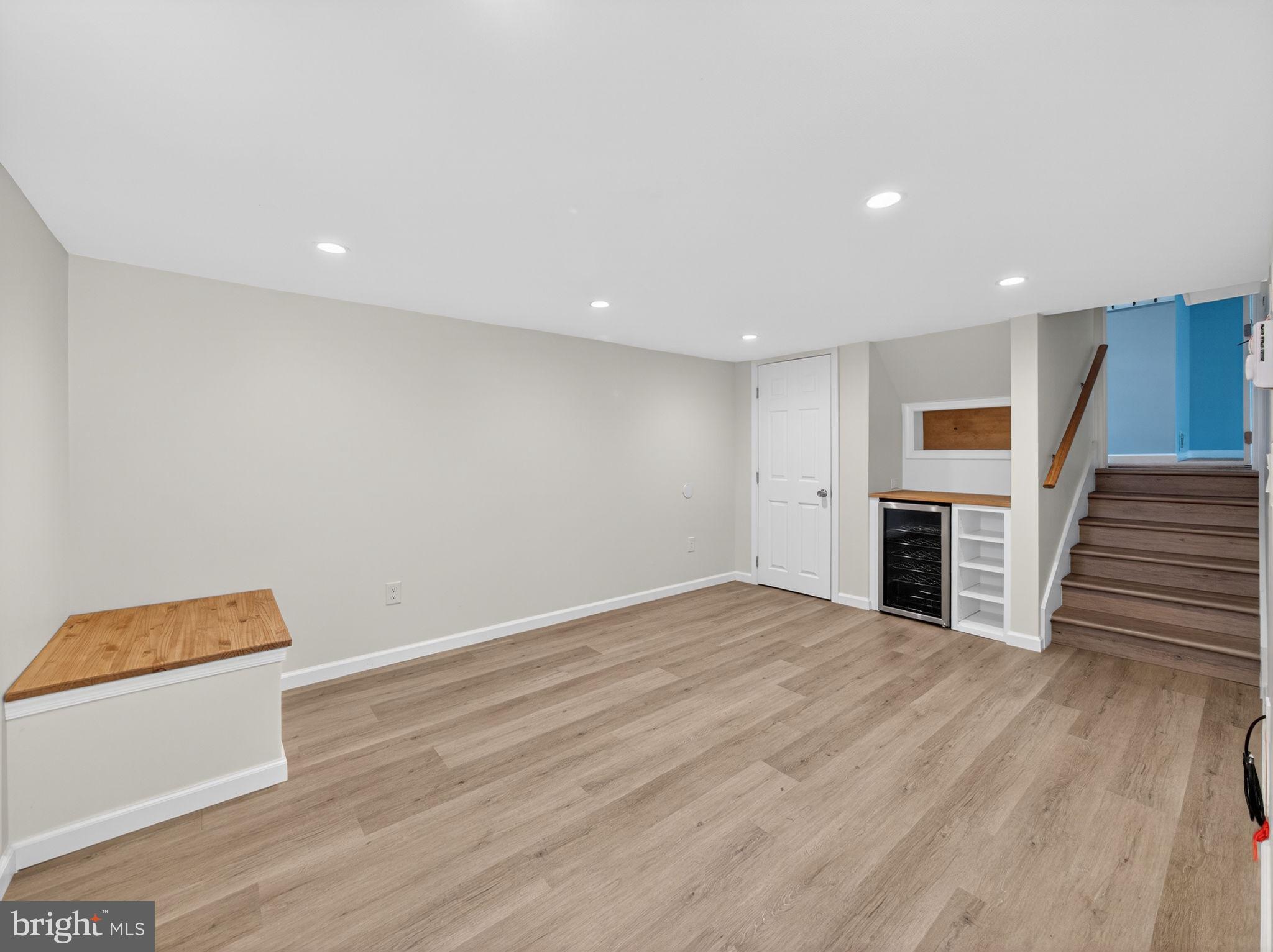 DELMONT MANOR - Residential Lease