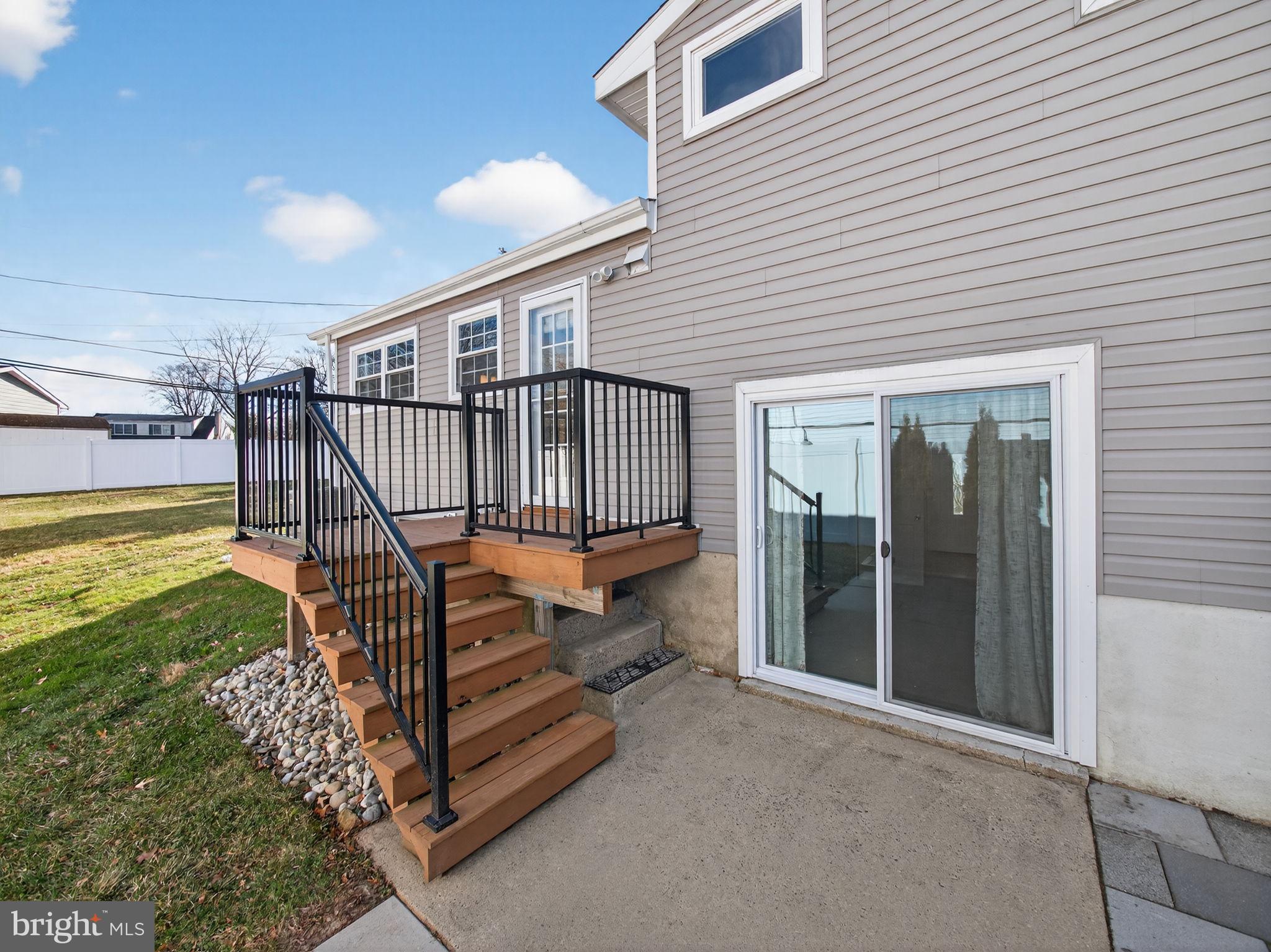 DELMONT MANOR - Residential Lease