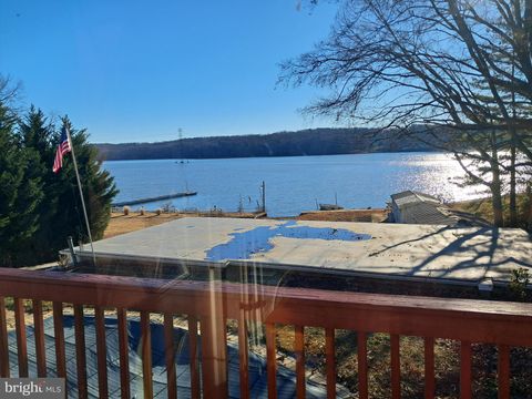 18306 POSSUM POINT ROAD DUMFRIES VA 22026