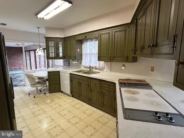 Mount Holly, New Jersey 08060, United States, 3 Bedrooms Bedrooms, ,2 BathroomsBathrooms,Residential,Pending,78493