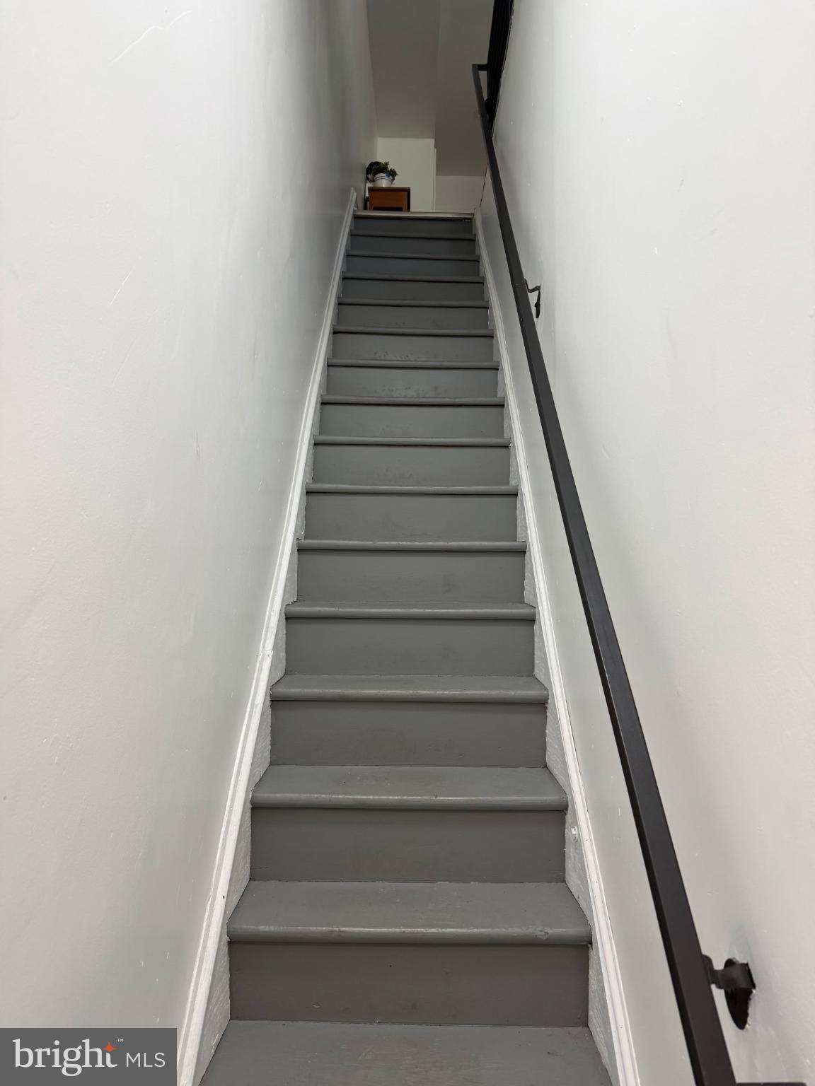 KENSINGTON - Commercial Sale