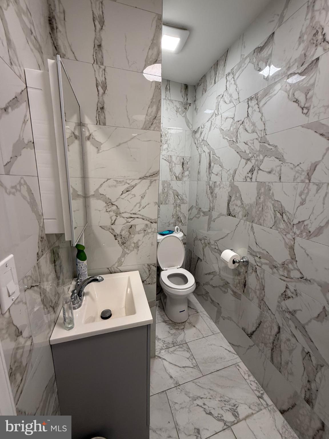 KENSINGTON - Commercial Sale