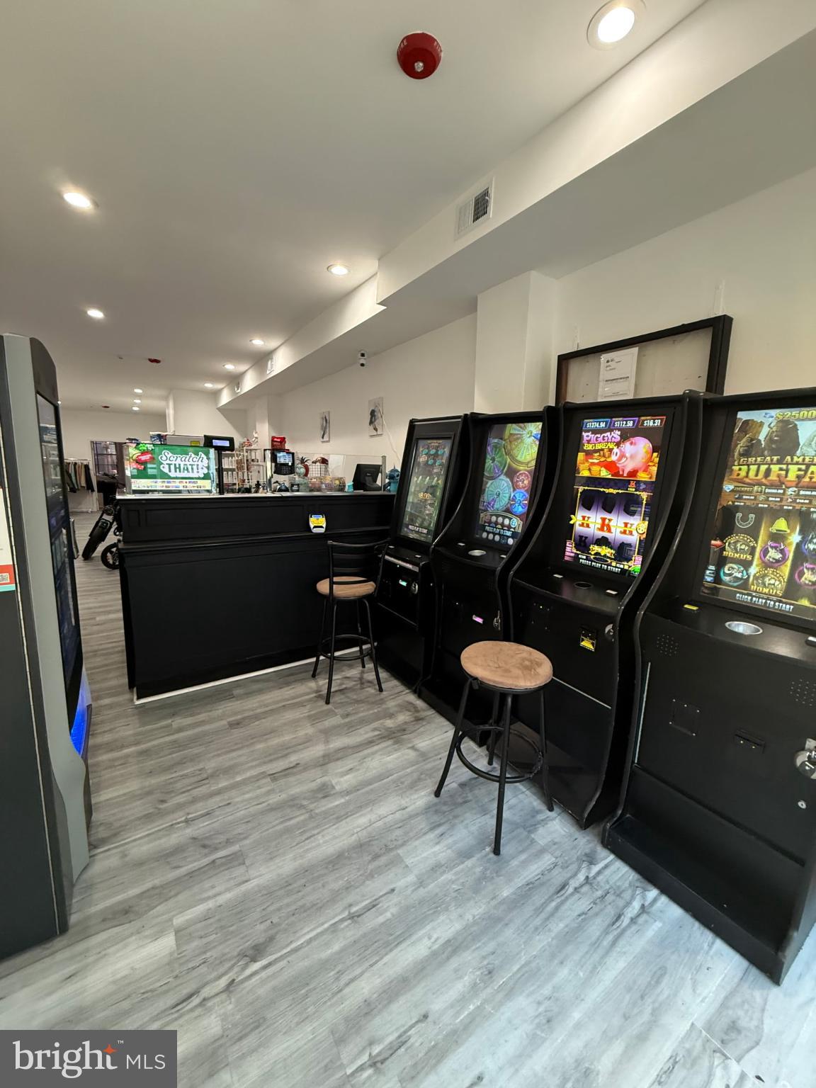 KENSINGTON - Commercial Sale