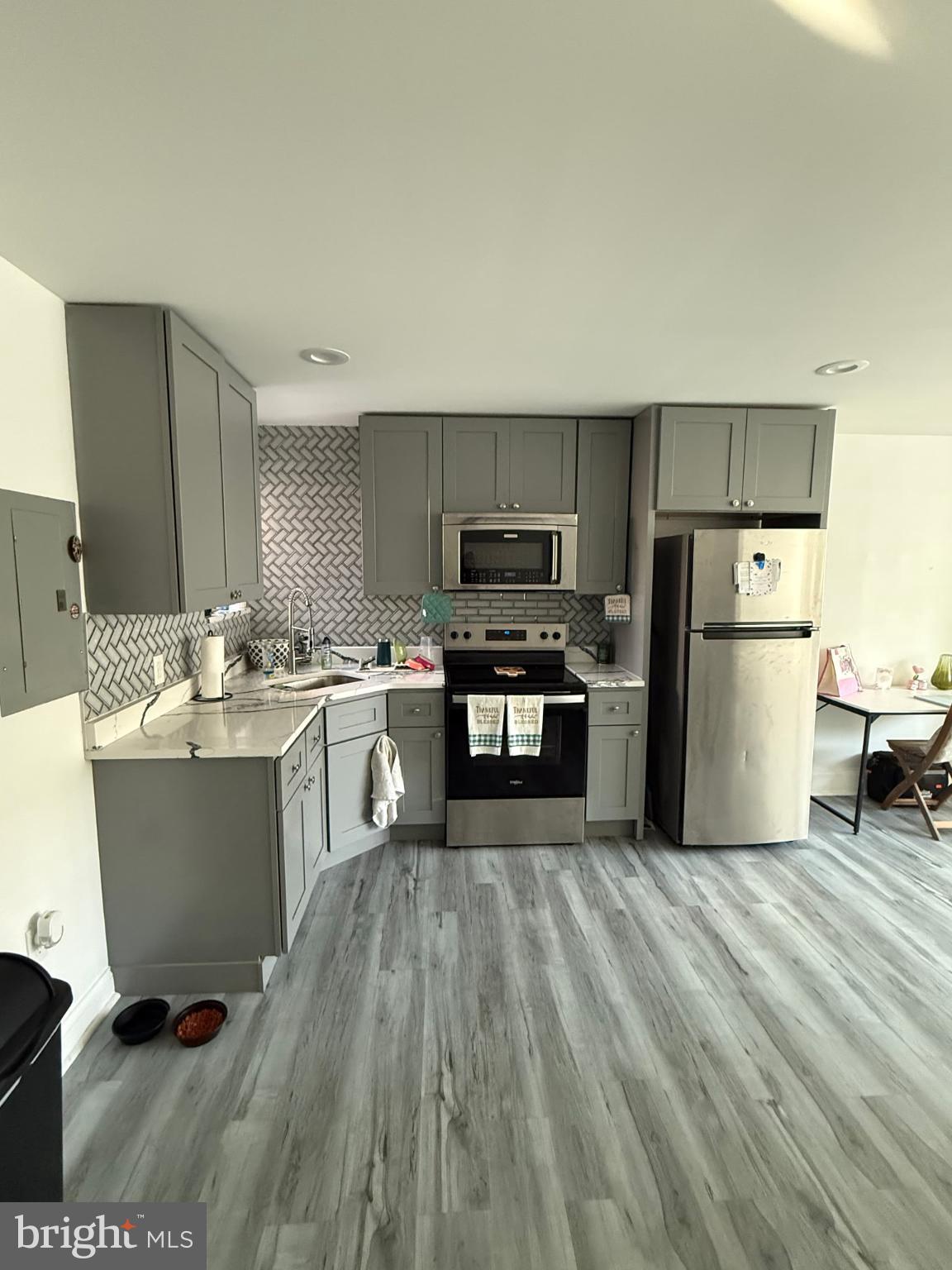 KENSINGTON - Commercial Sale