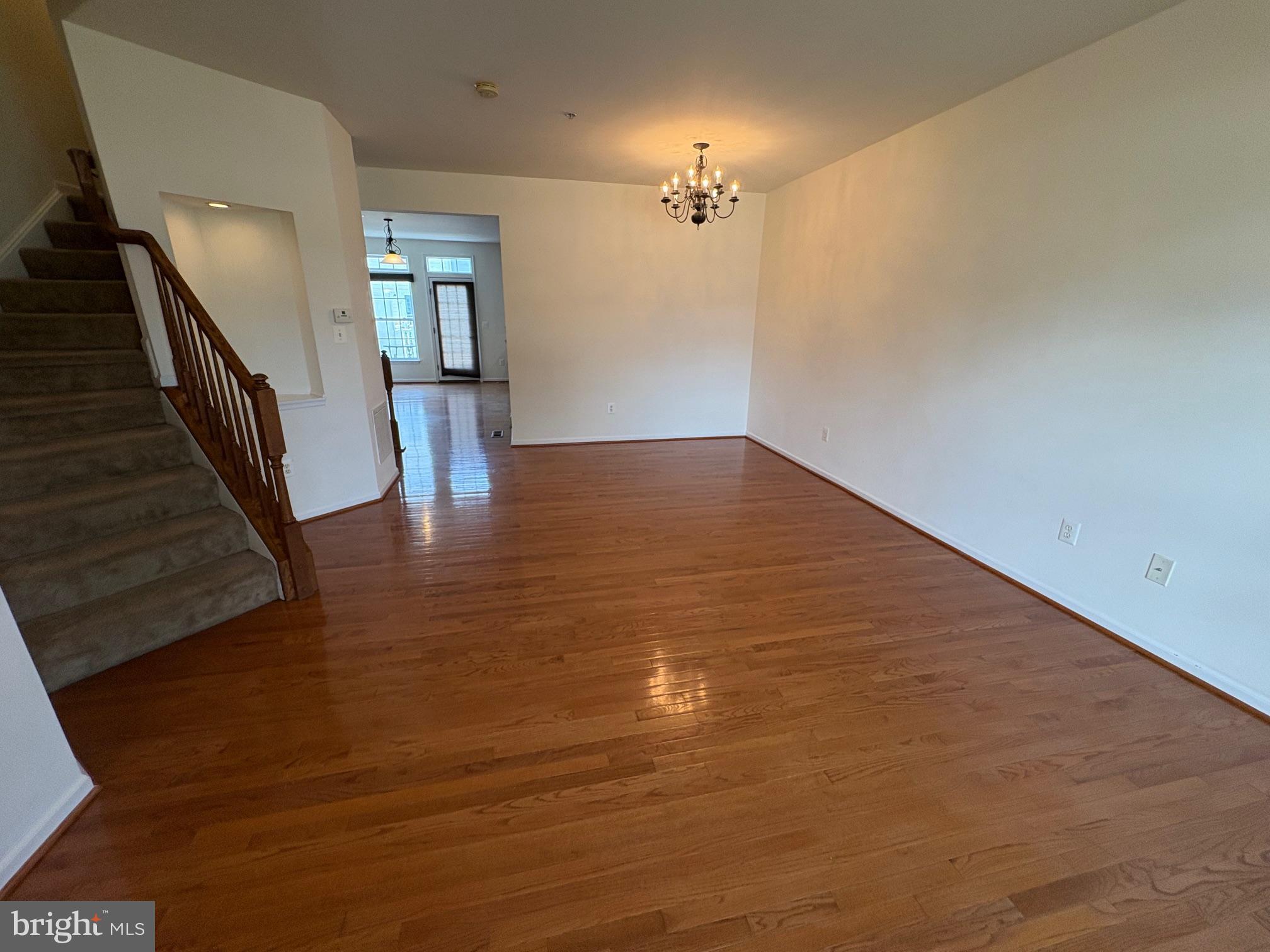 DIXON SQUARE - Residential