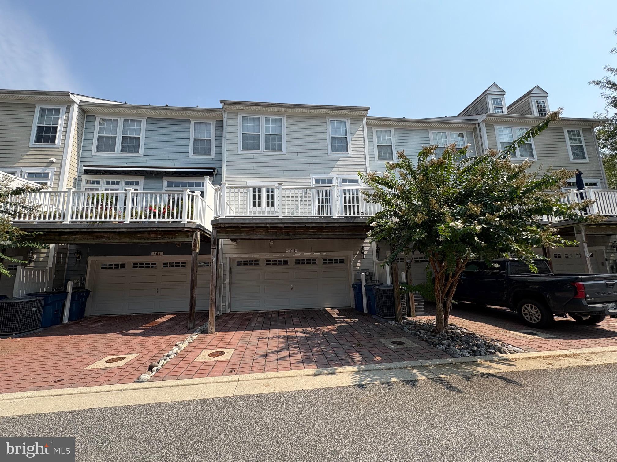 DIXON SQUARE - Residential