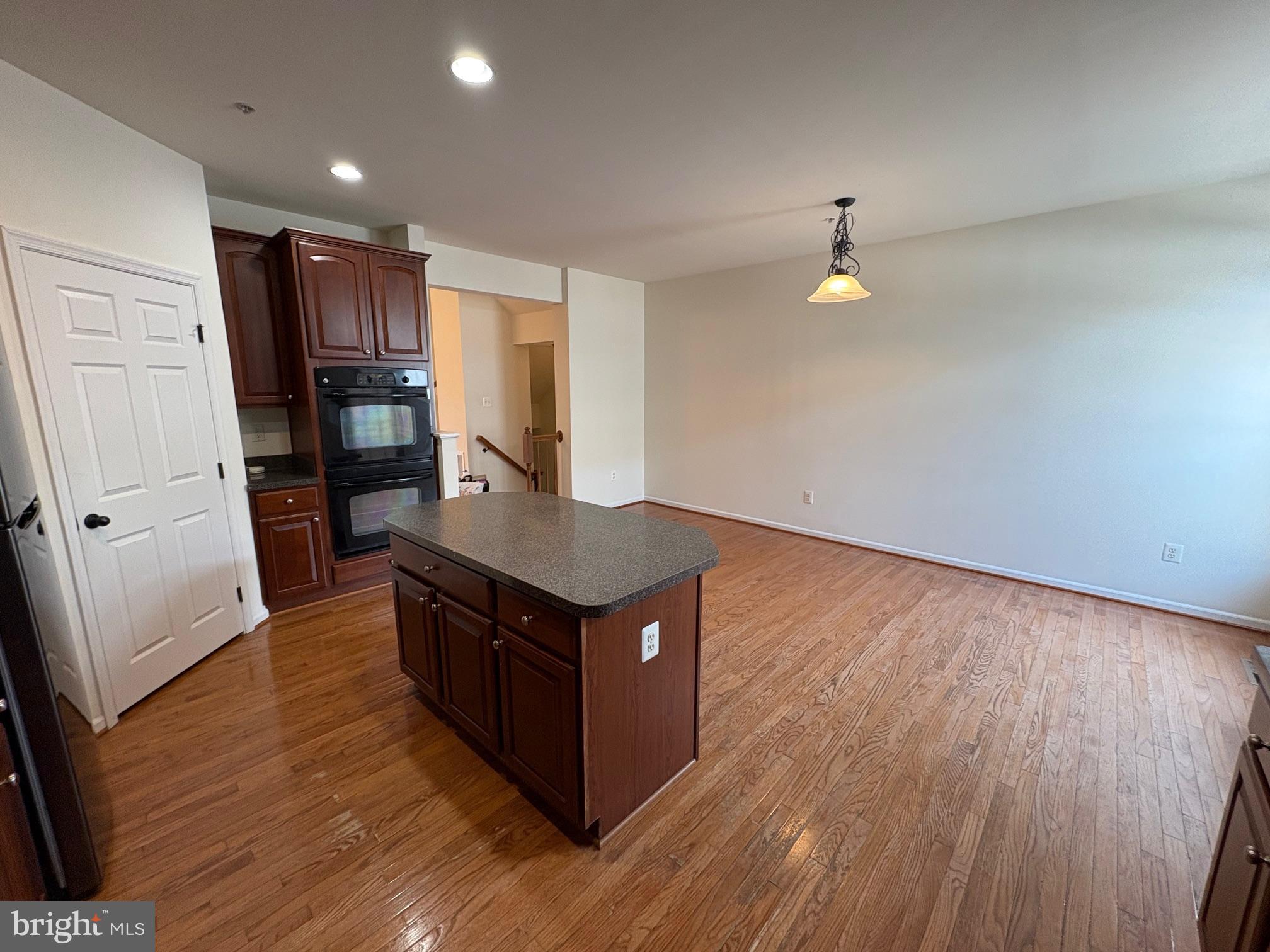 DIXON SQUARE - Residential