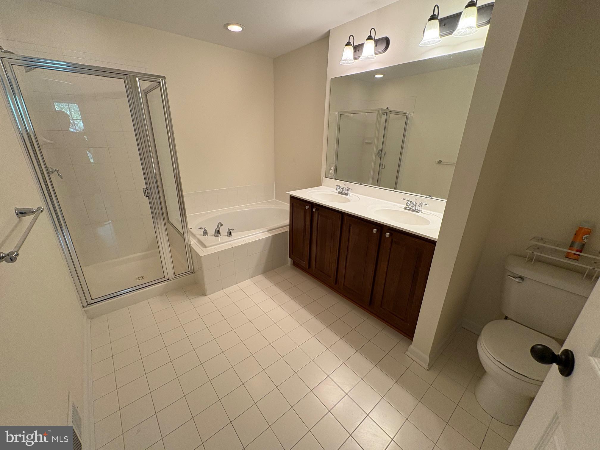 DIXON SQUARE - Residential