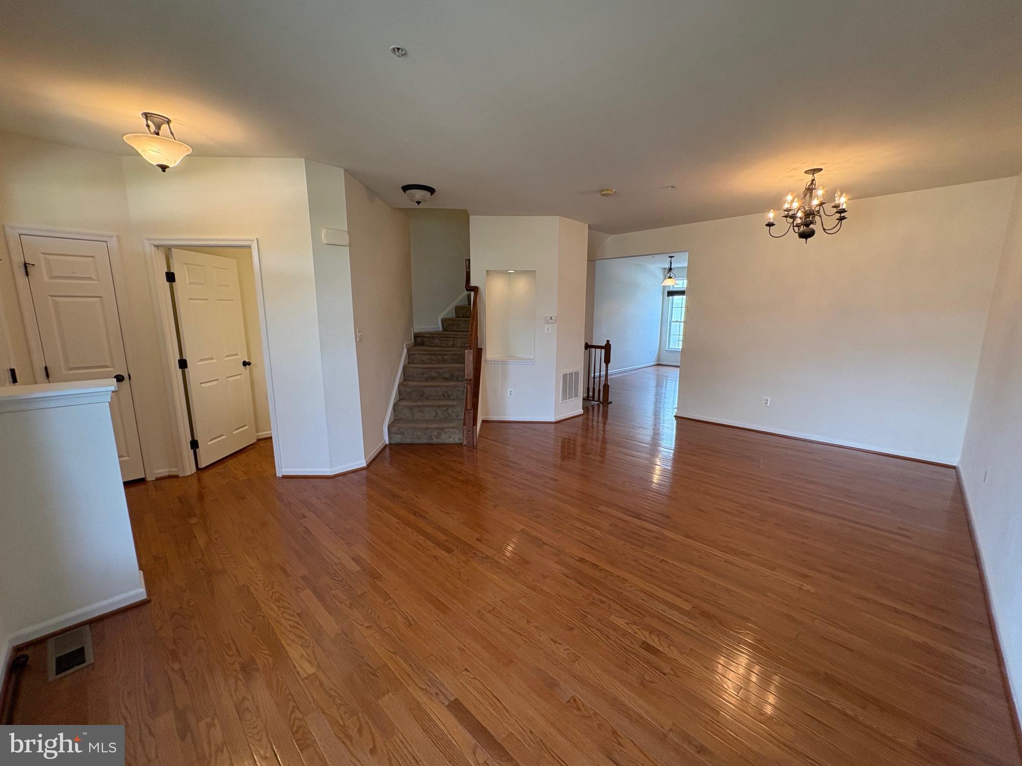 DIXON SQUARE - Residential