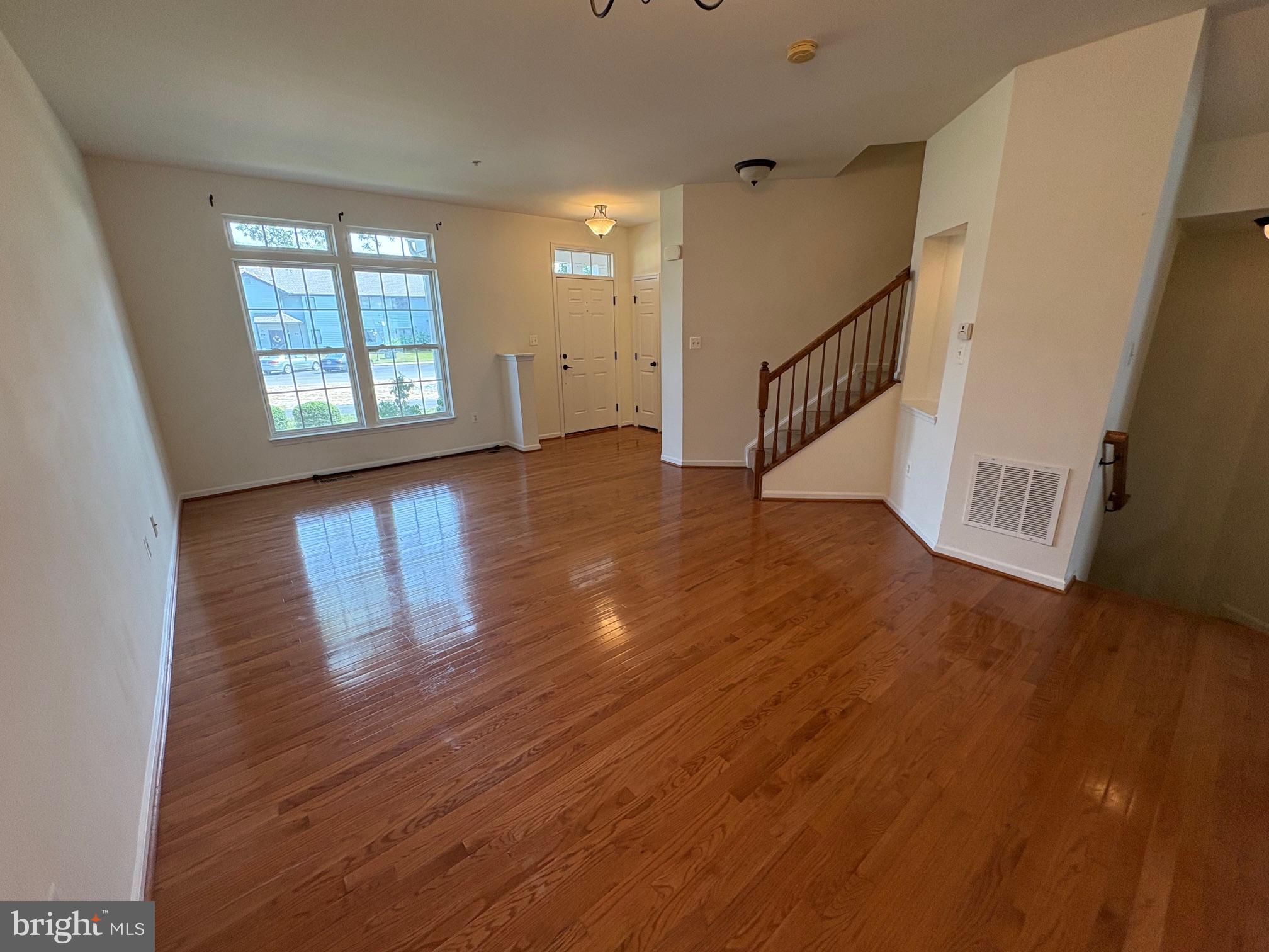 DIXON SQUARE - Residential