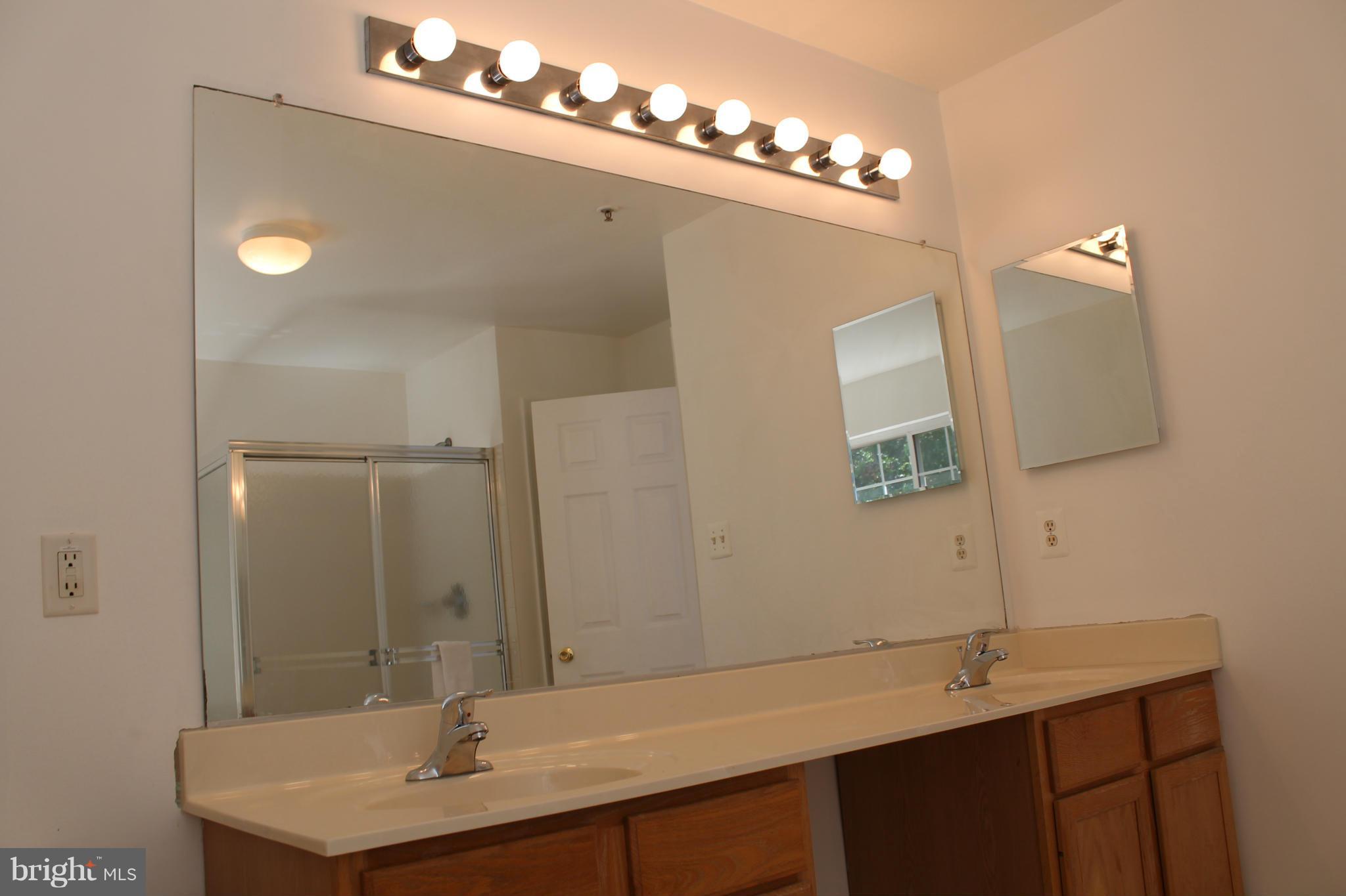 HOLLY WOODS - Residential