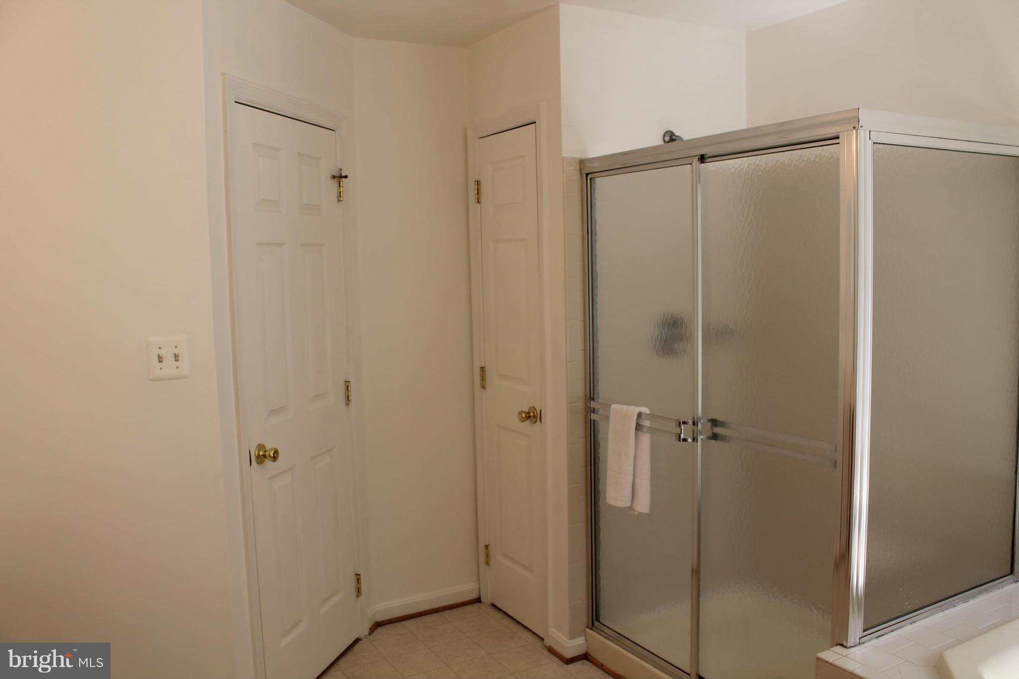 HOLLY WOODS - Residential