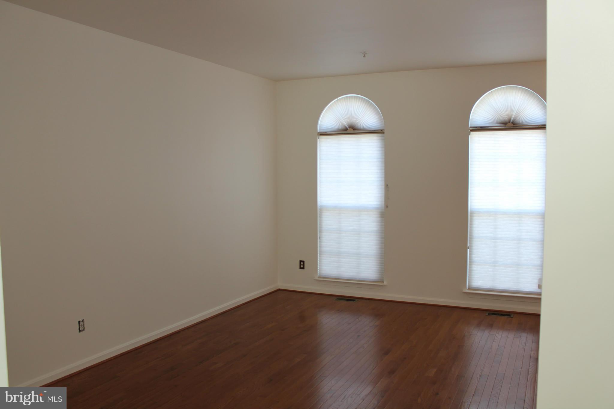 HOLLY WOODS - Residential