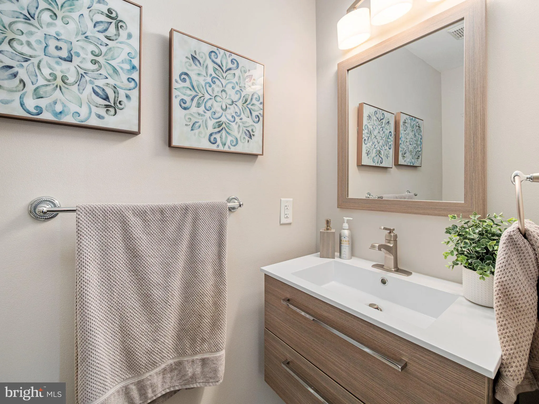 Morrisville, Pennsylvania 19067, United States, 2 Bedrooms Bedrooms, ,2 BathroomsBathrooms,Residential,Contingent,129507