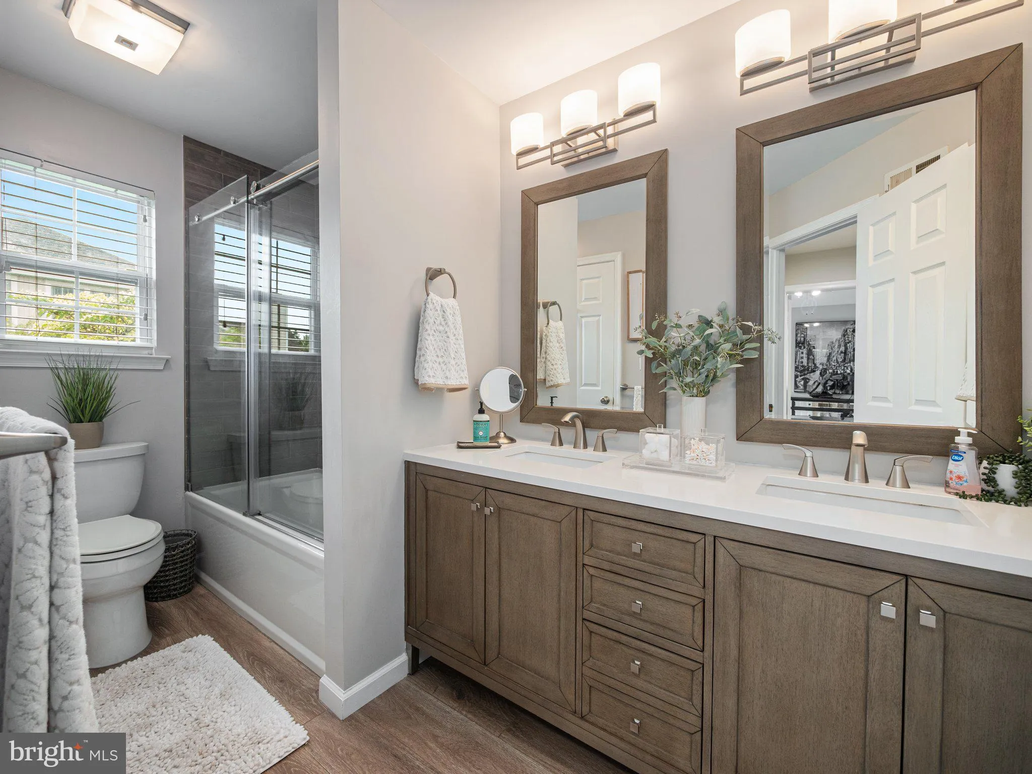 Morrisville, Pennsylvania 19067, United States, 2 Bedrooms Bedrooms, ,2 BathroomsBathrooms,Residential,Contingent,129507