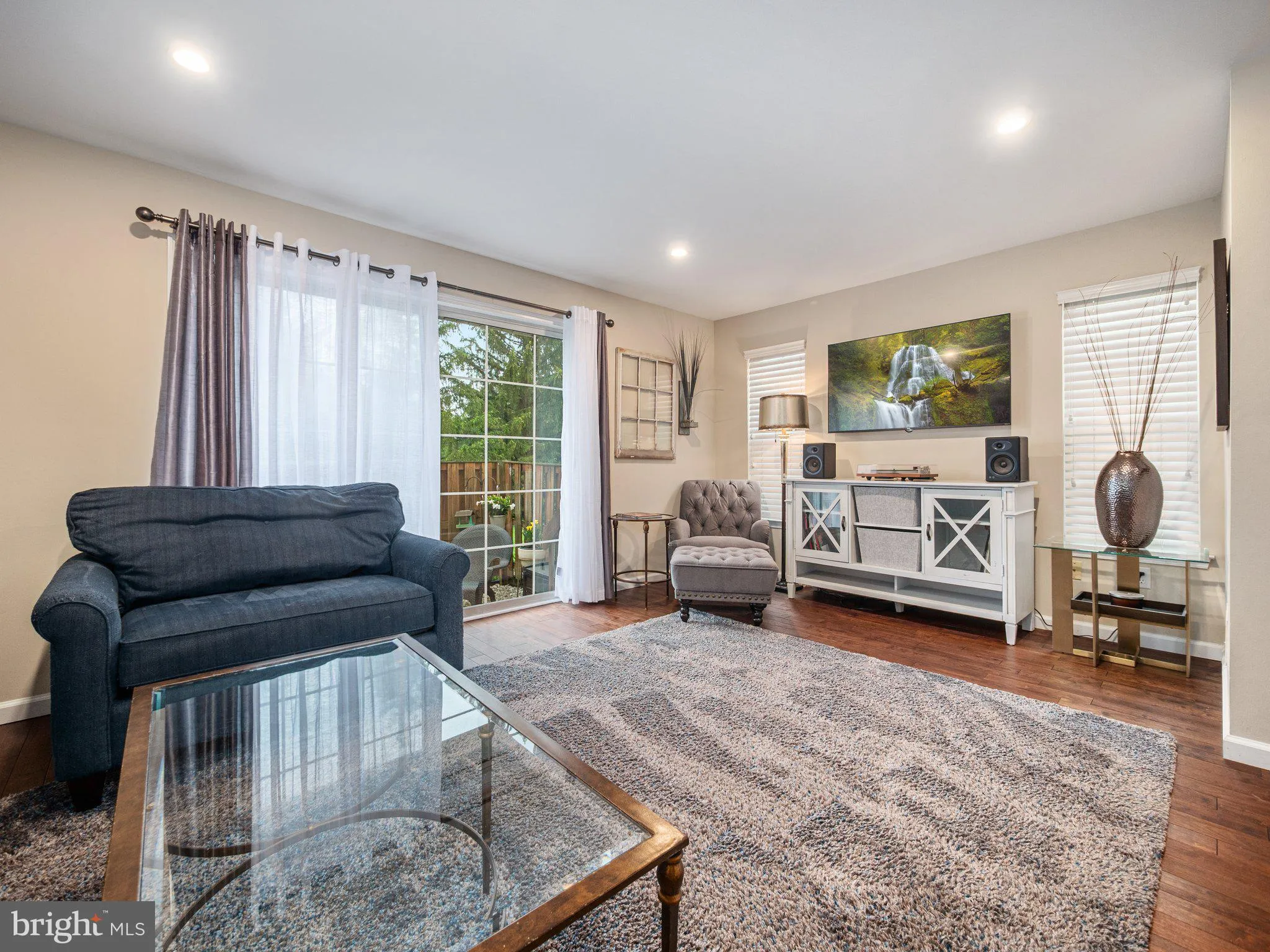 Morrisville, Pennsylvania 19067, United States, 2 Bedrooms Bedrooms, ,2 BathroomsBathrooms,Residential,Contingent,129507