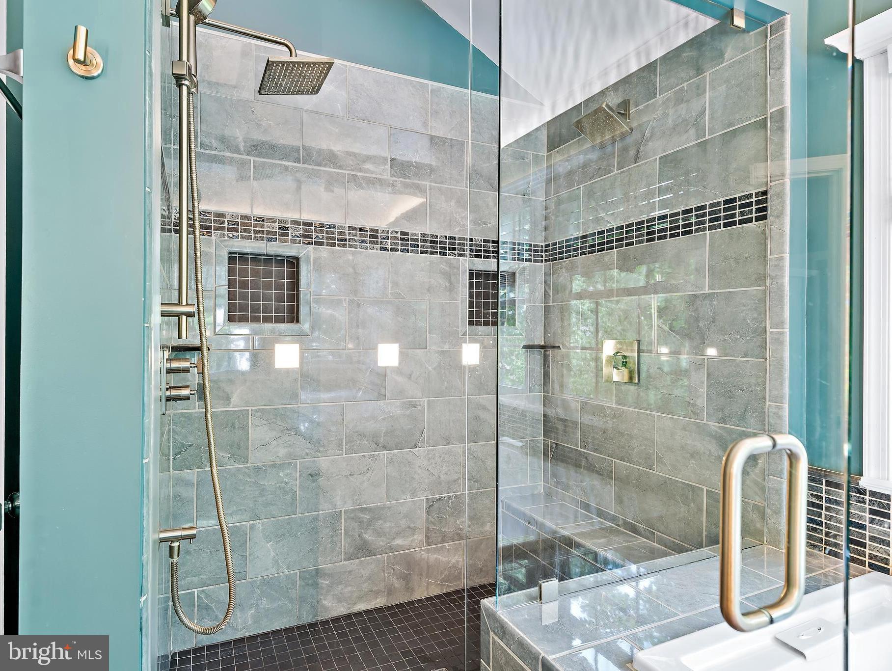 RIVER HILL - Residential