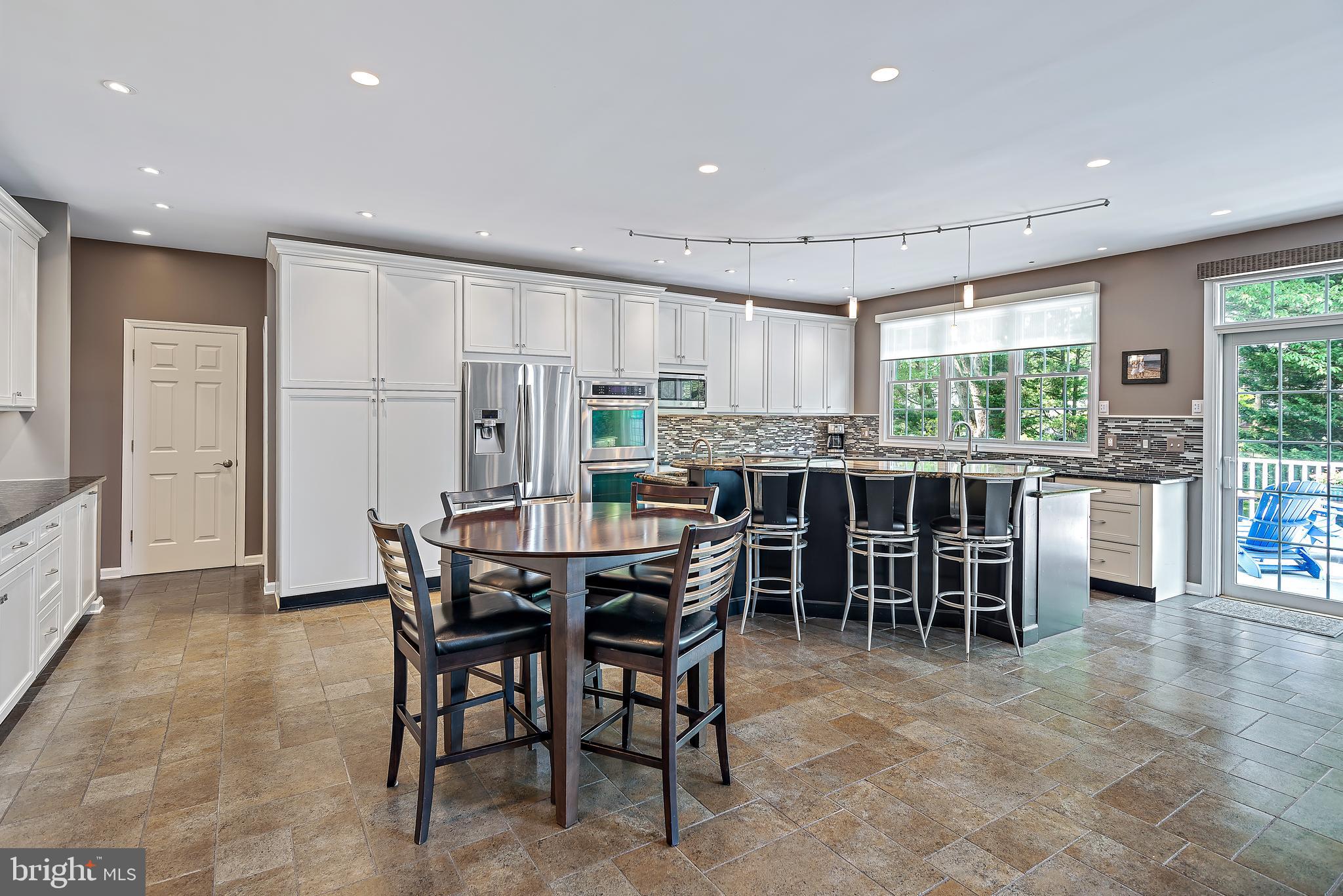 RIVER HILL - Residential