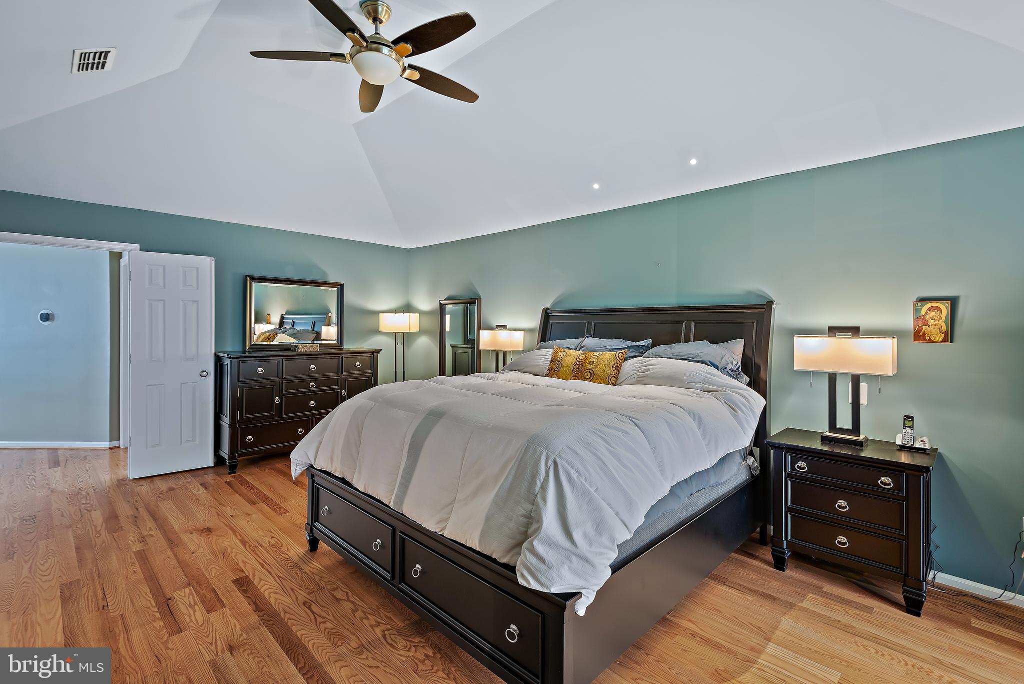 RIVER HILL - Residential