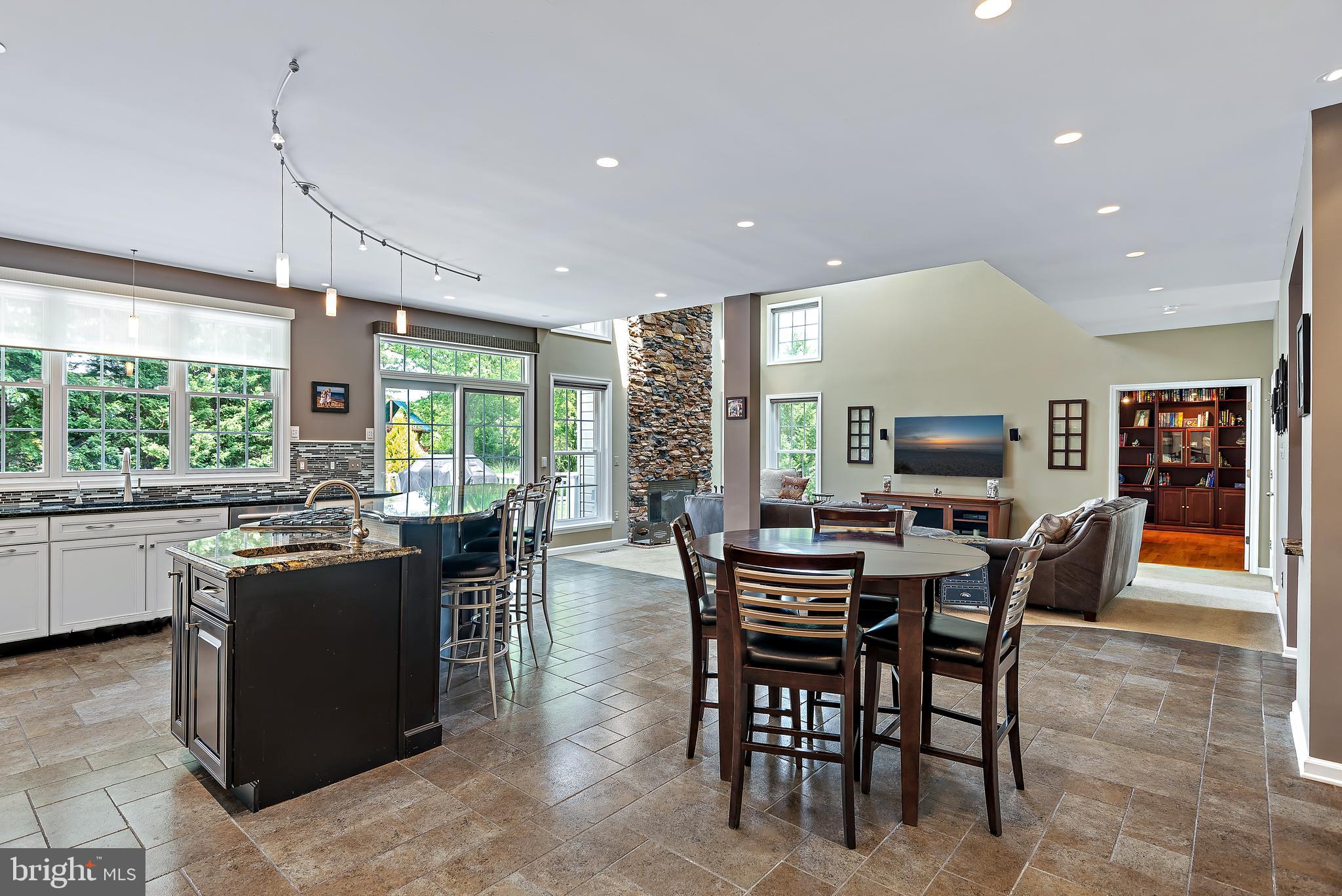 RIVER HILL - Residential