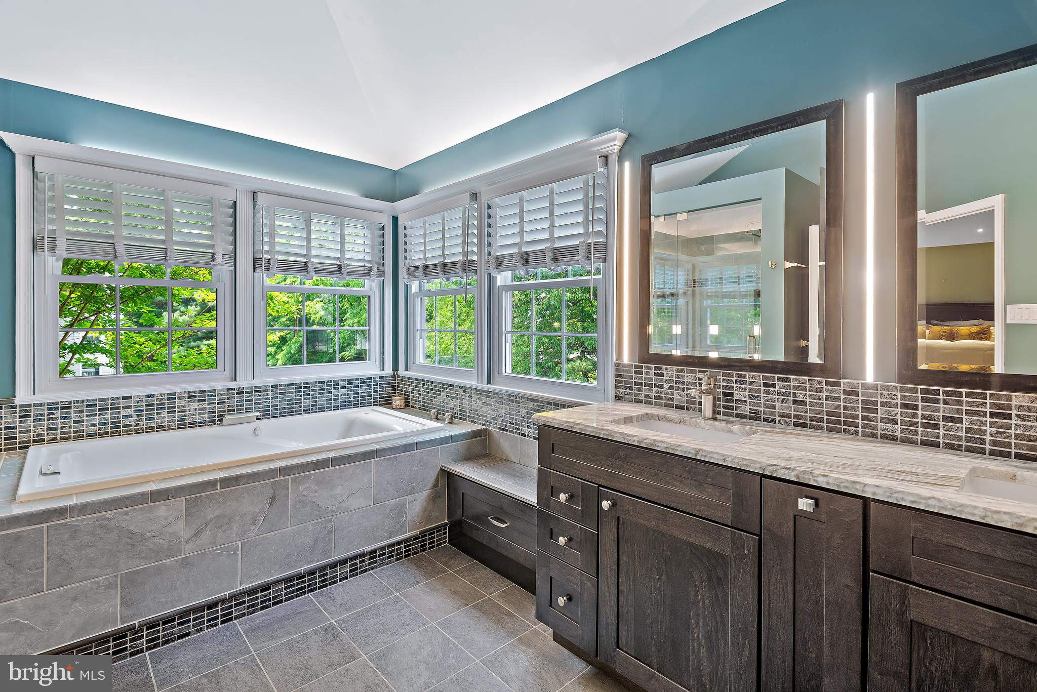 RIVER HILL - Residential