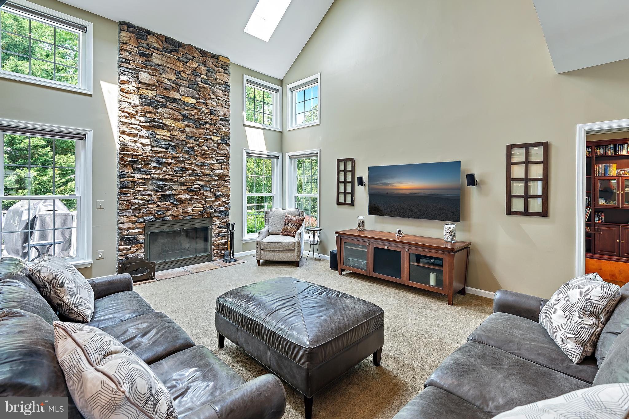 RIVER HILL - Residential