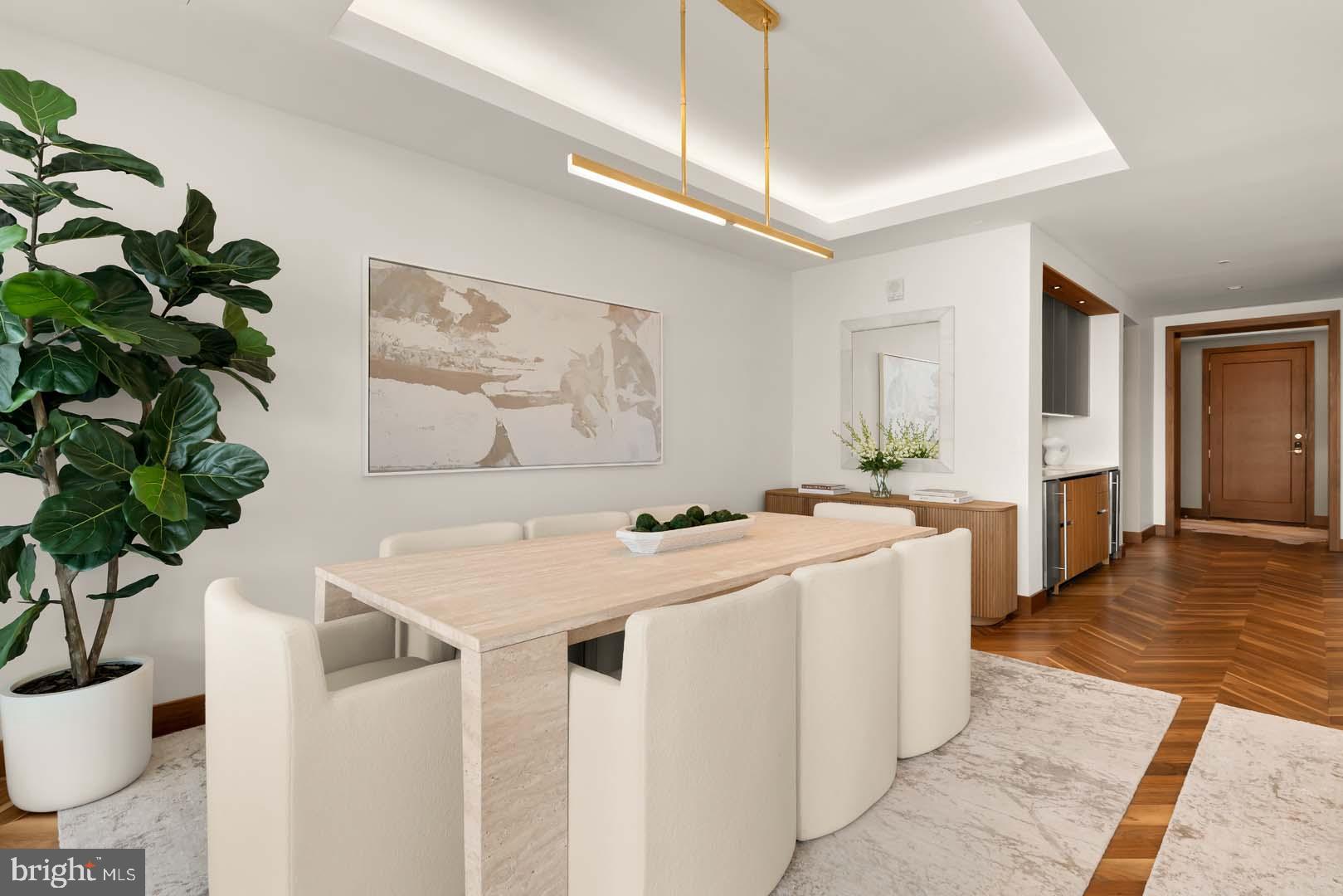 FOUR SEASONS PRIVATE RESIDENCES - Residential