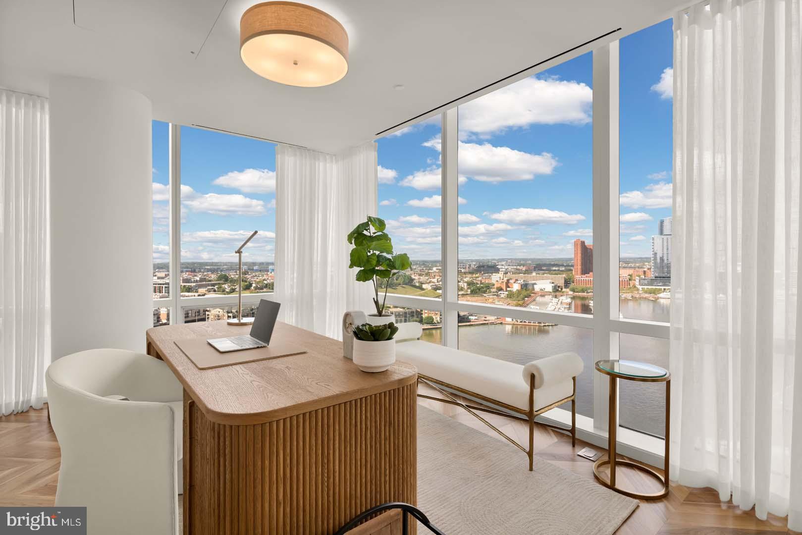 FOUR SEASONS PRIVATE RESIDENCES - Residential