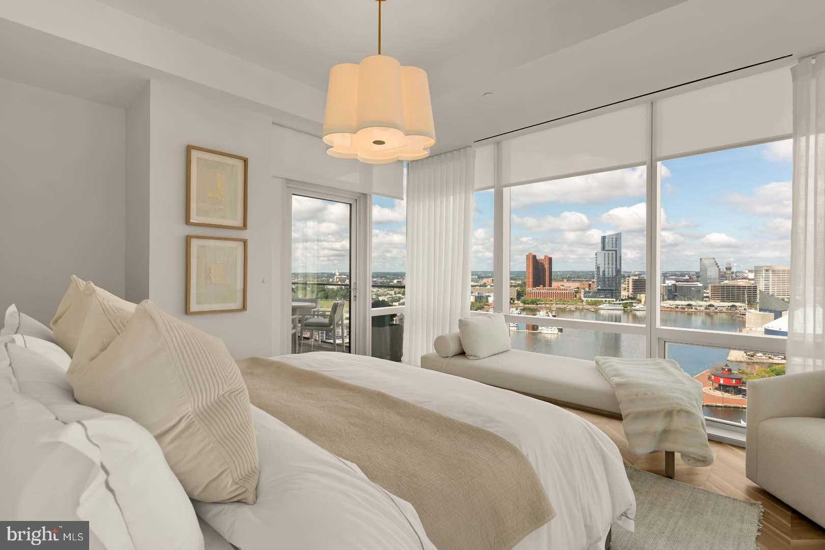 FOUR SEASONS PRIVATE RESIDENCES - Residential