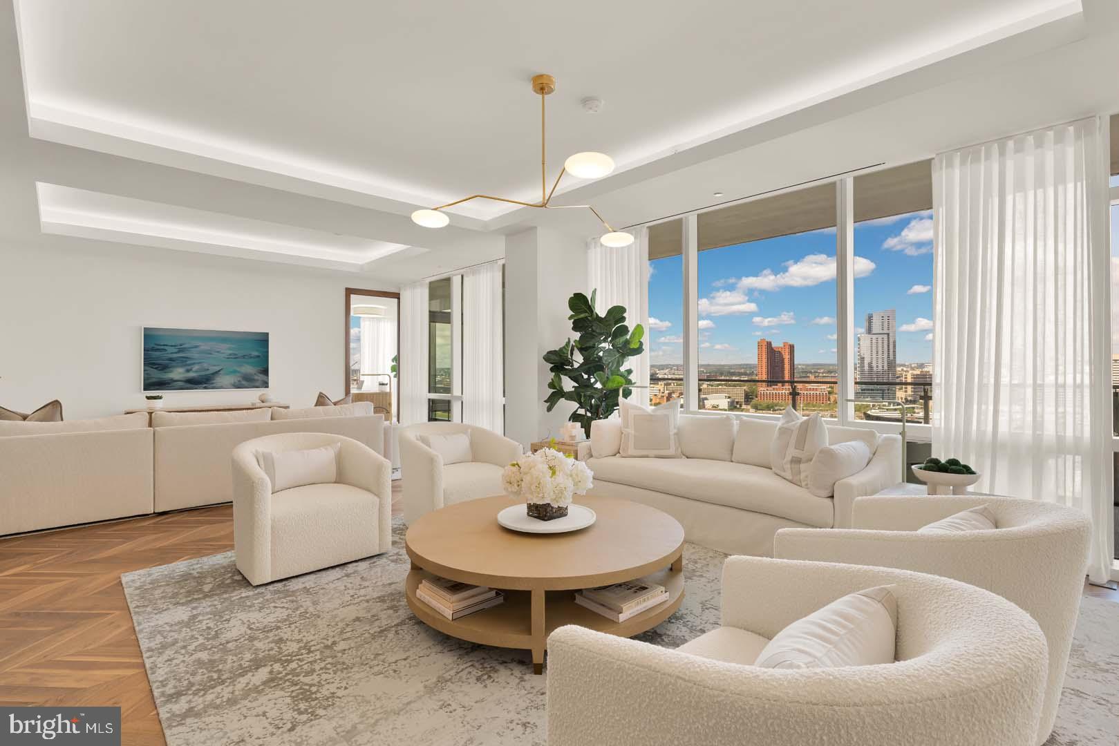 FOUR SEASONS PRIVATE RESIDENCES - Residential