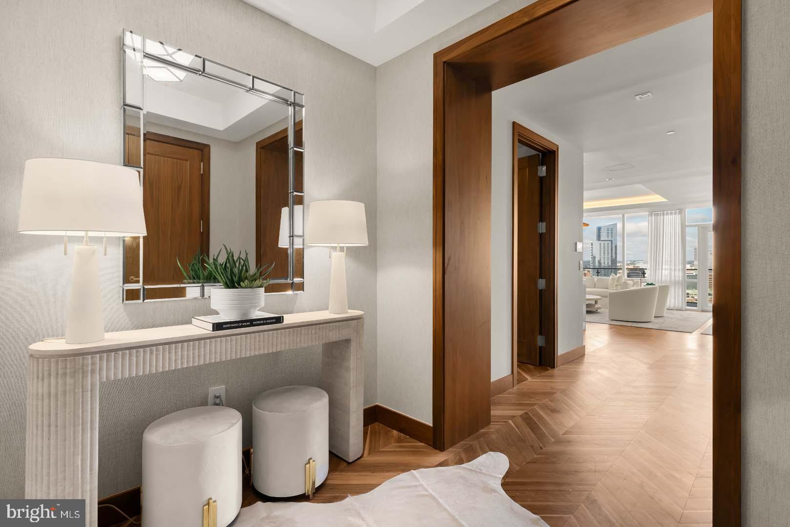 FOUR SEASONS PRIVATE RESIDENCES - Residential