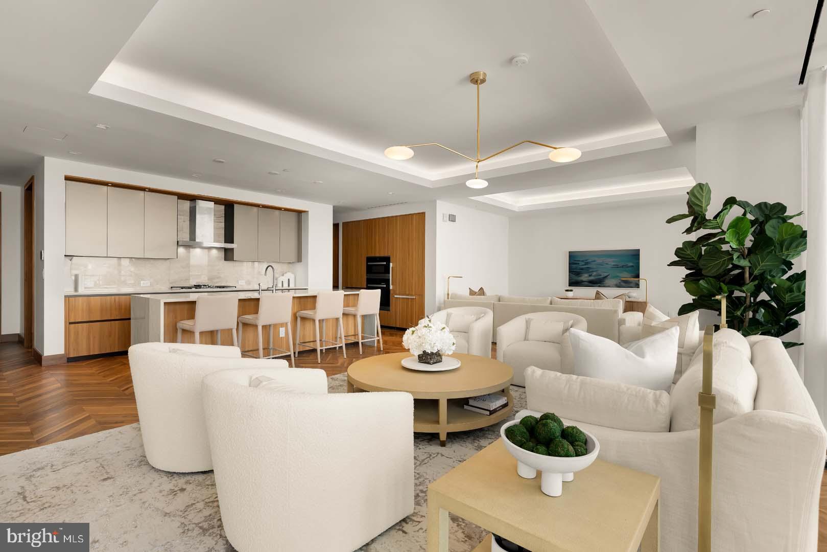 FOUR SEASONS PRIVATE RESIDENCES - Residential