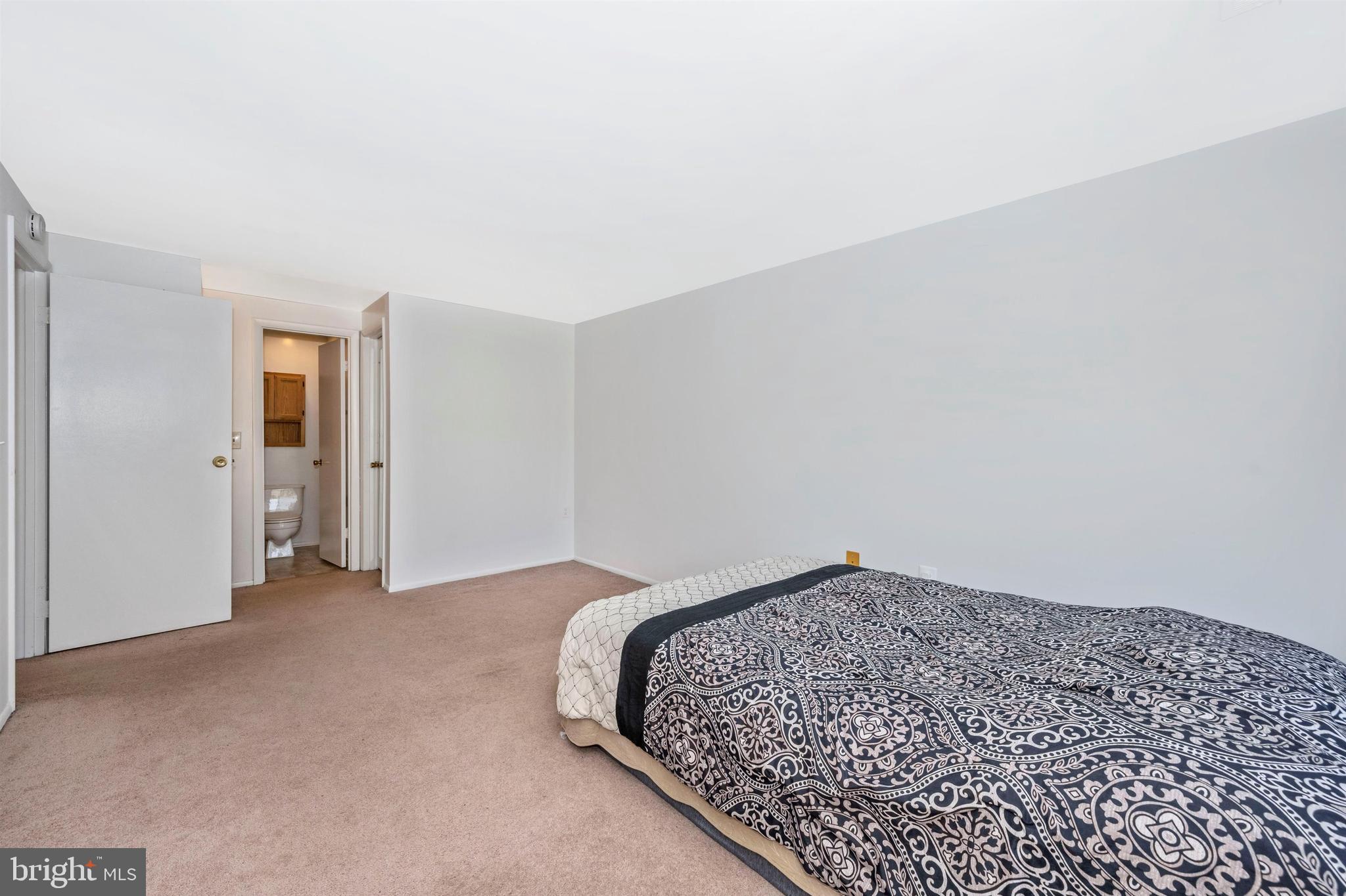 FARMINGDALE - Residential