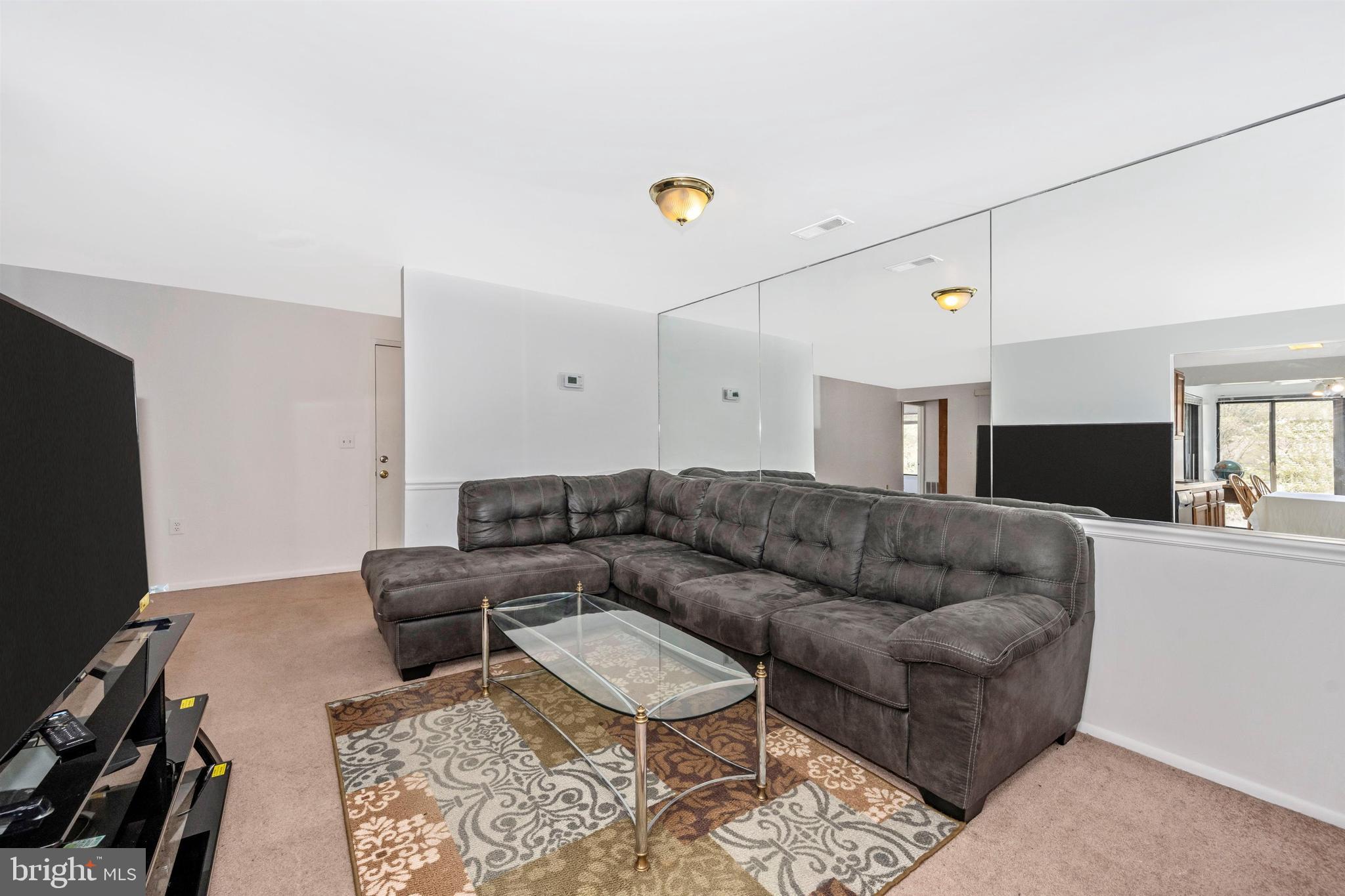 FARMINGDALE - Residential