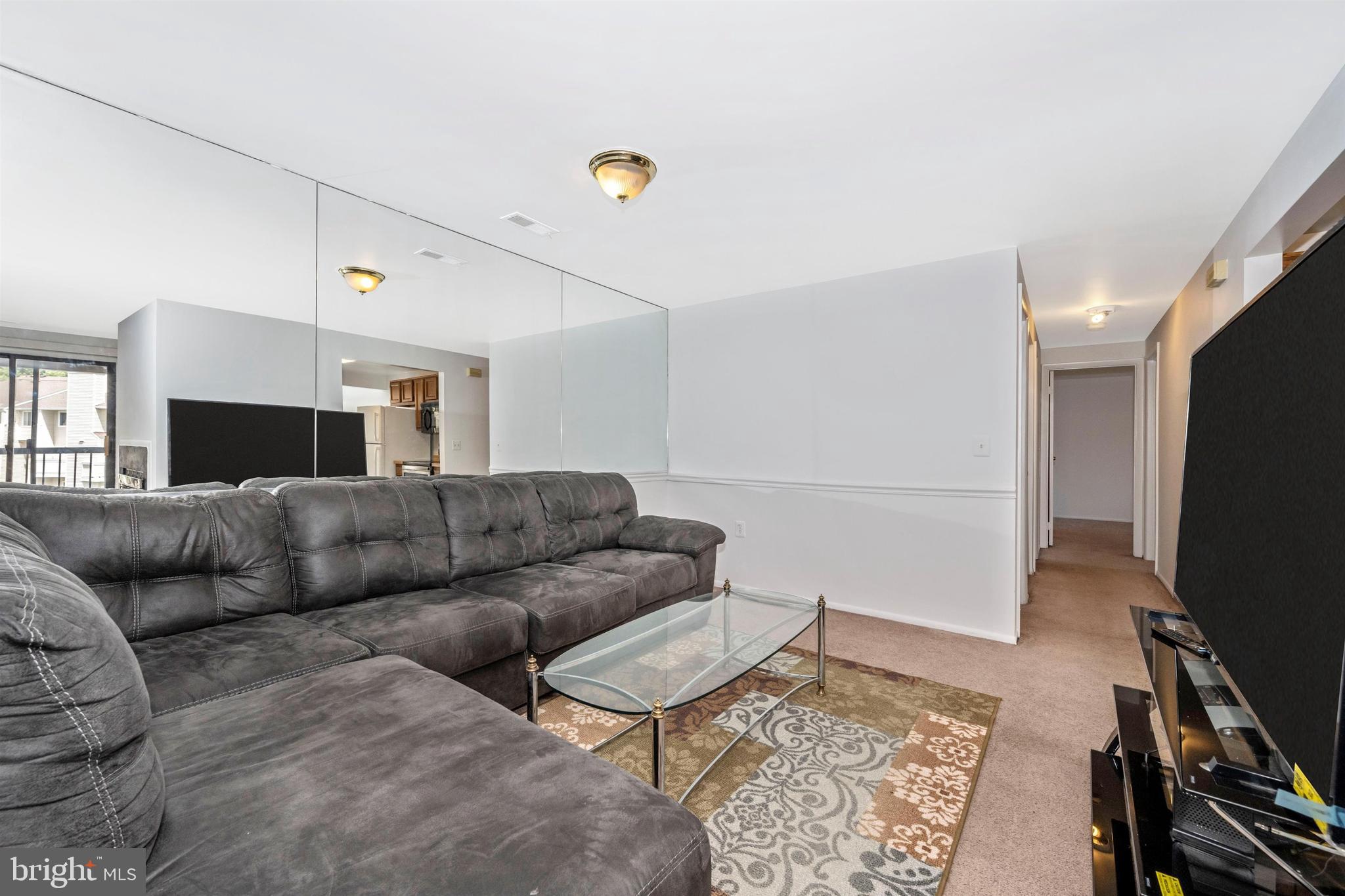 FARMINGDALE - Residential