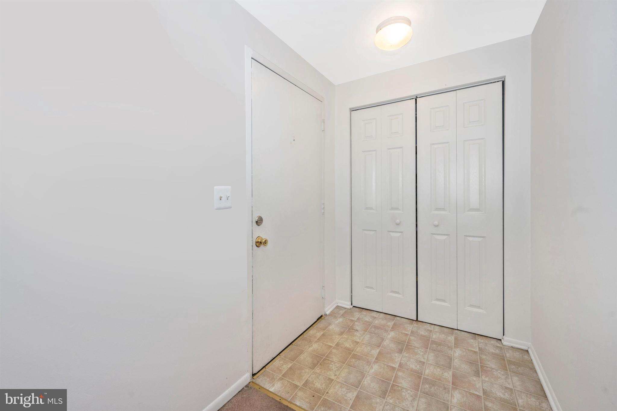 FARMINGDALE - Residential