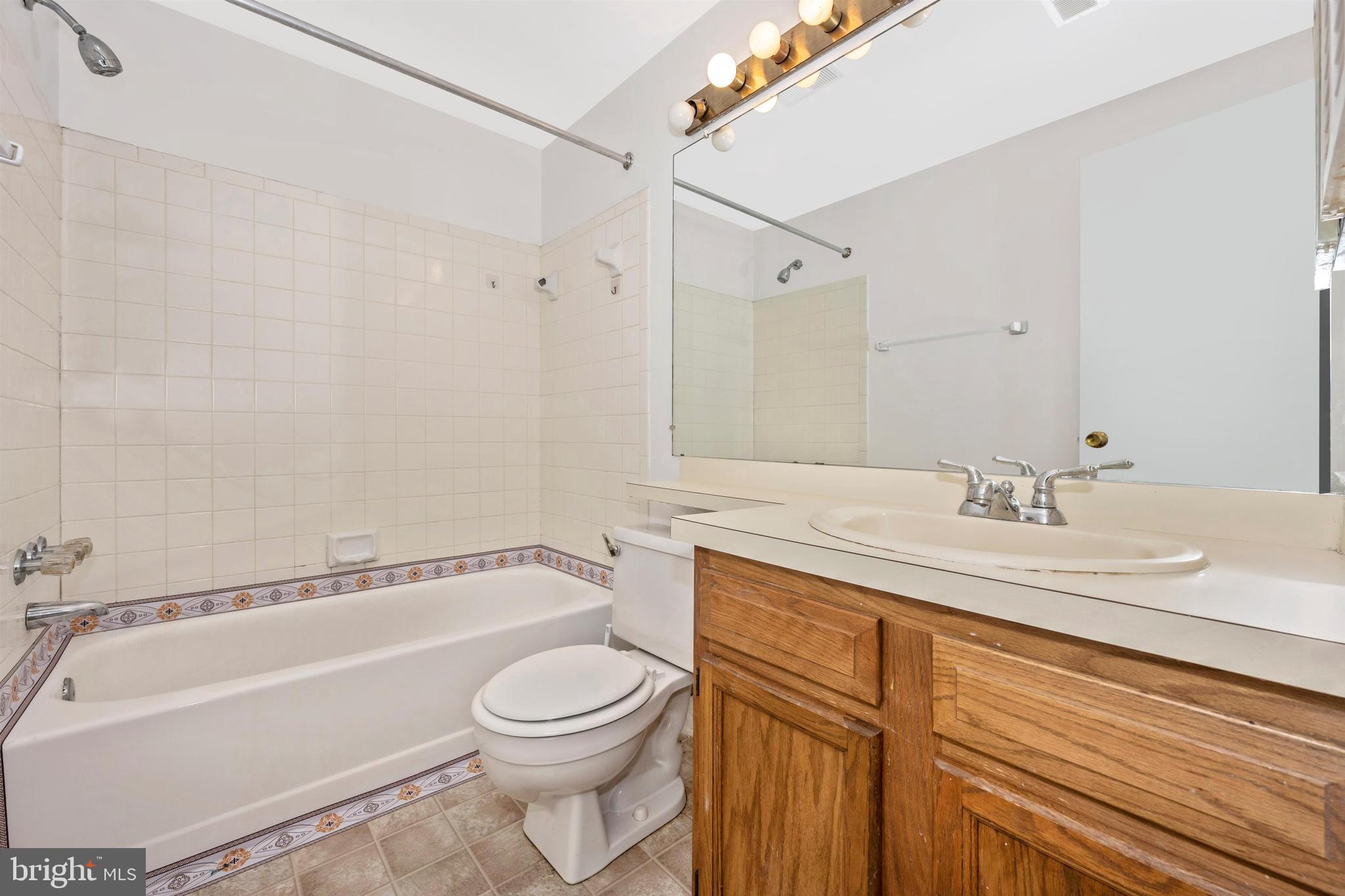 FARMINGDALE - Residential