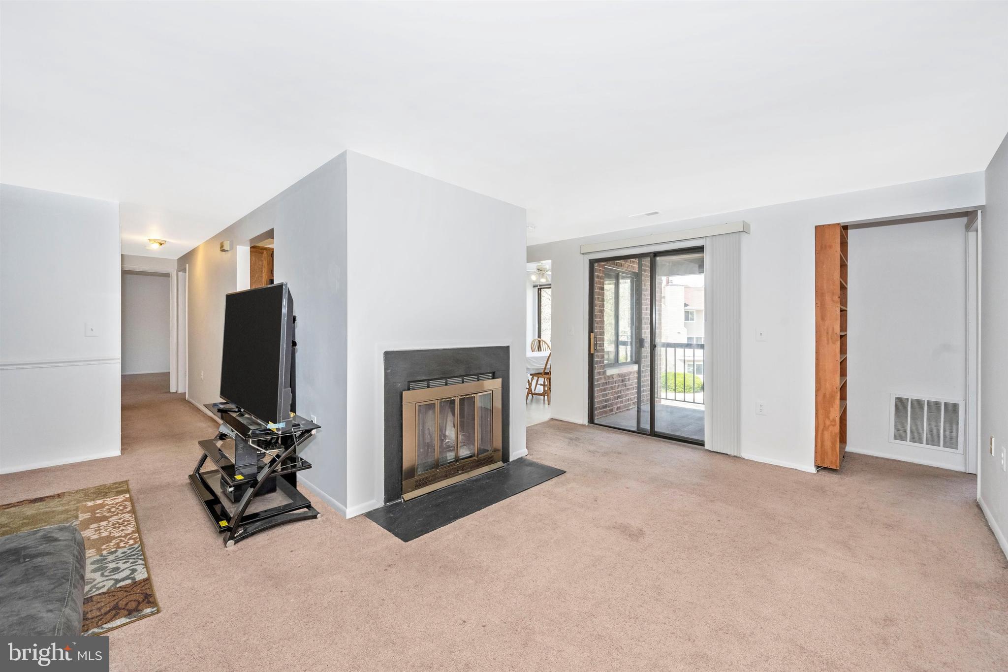 FARMINGDALE - Residential