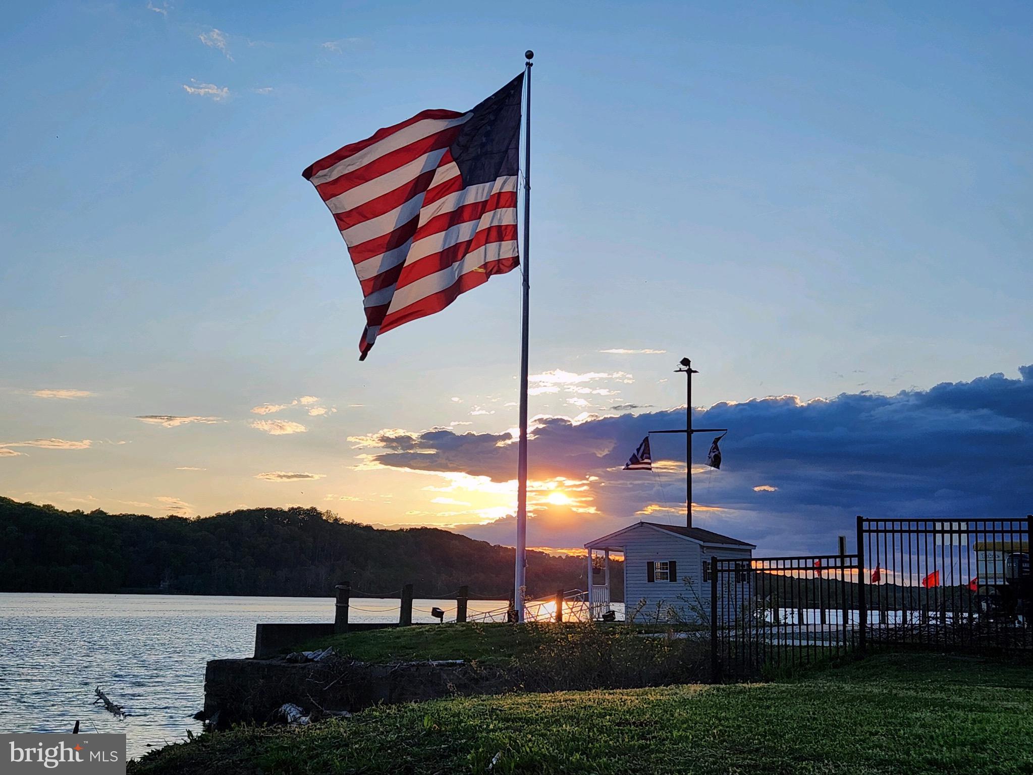 TOMES LANDING - Residential